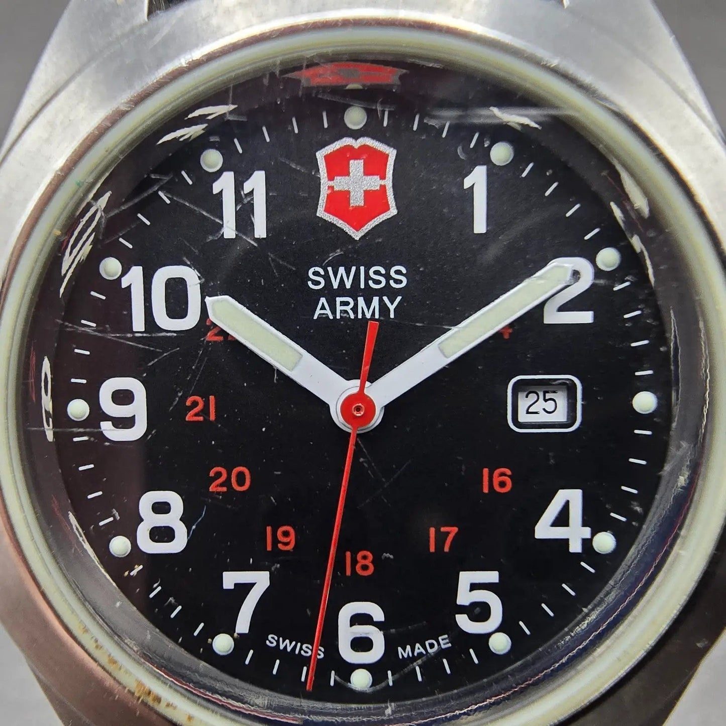 Victorinox Swiss Army Garrison Watch Women 34mm Black Dial Steel Date New Batt P1