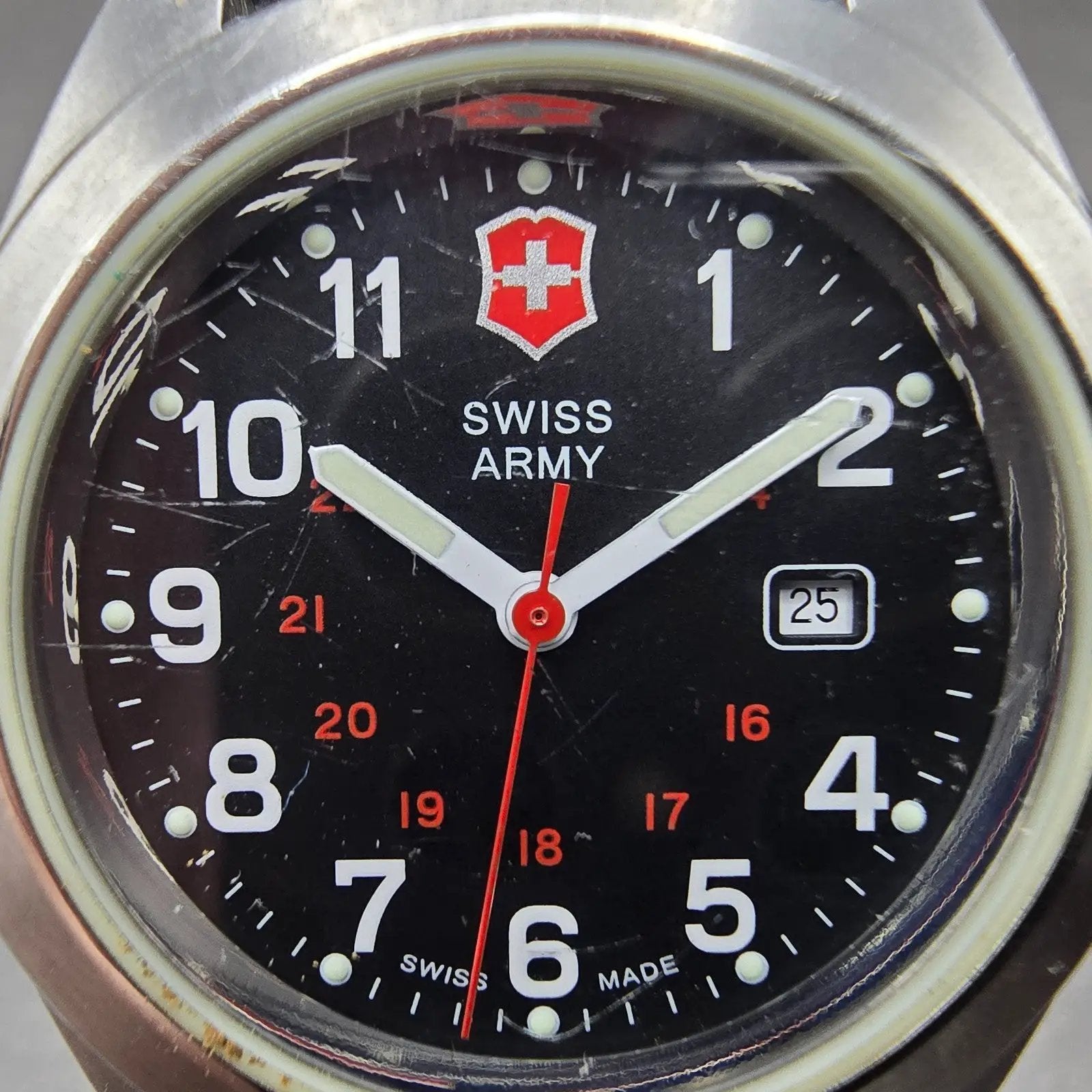 Victorinox Swiss Army Garrison Watch Women 34mm Black Dial Steel Date New Batt P1