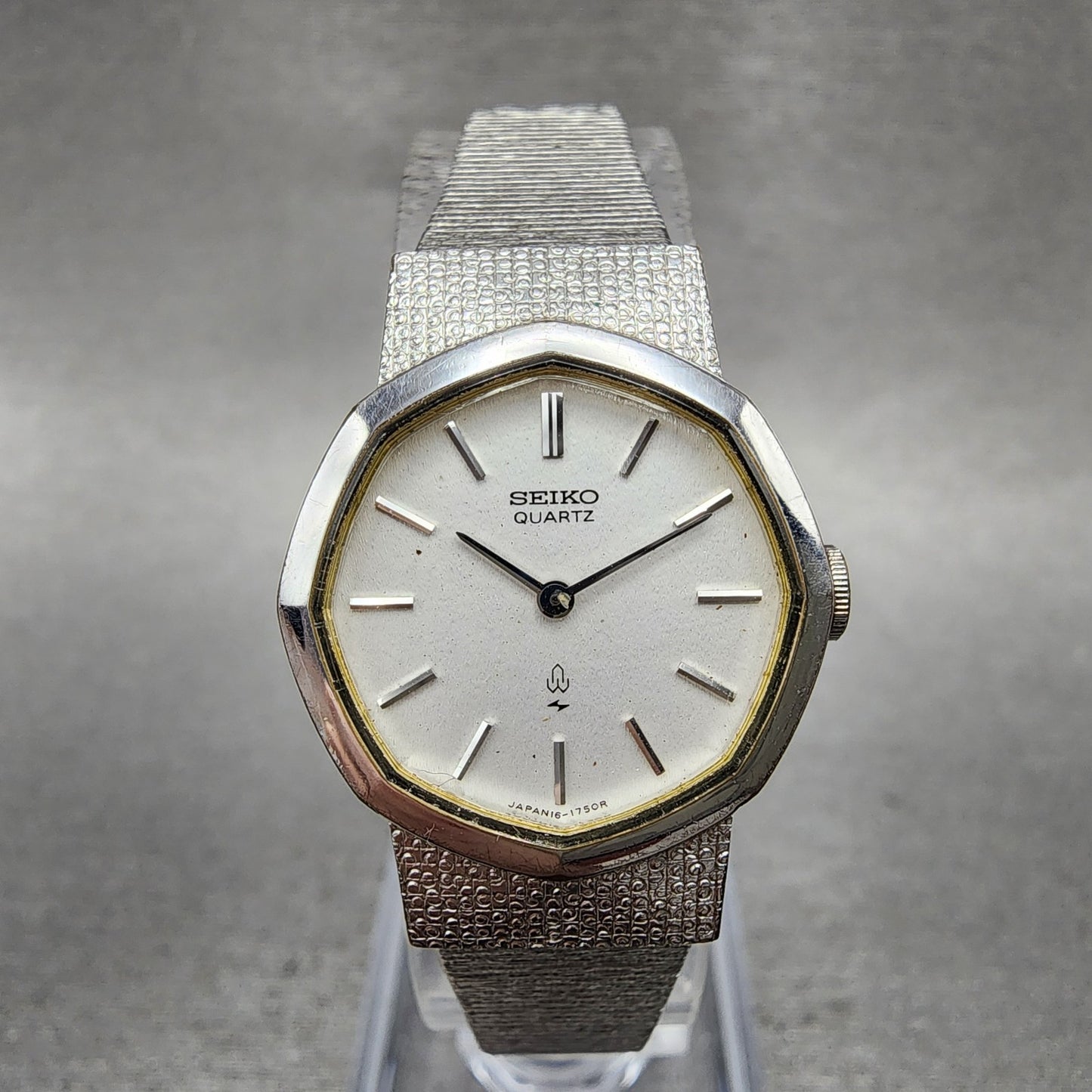 Seiko Watch Women 22mm Silver Dial Silver Tone Octagon 165890 New Battery0