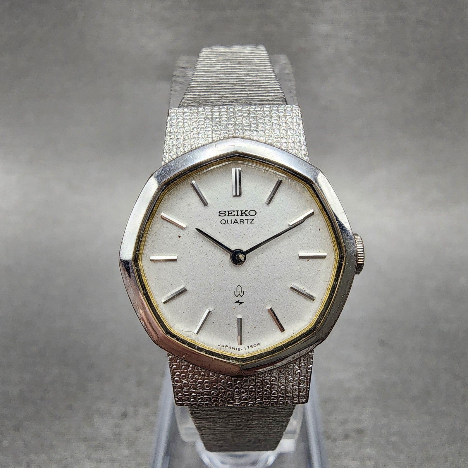 Seiko Watch Women 22mm Silver Dial Silver Tone Octagon 165890 New Battery0