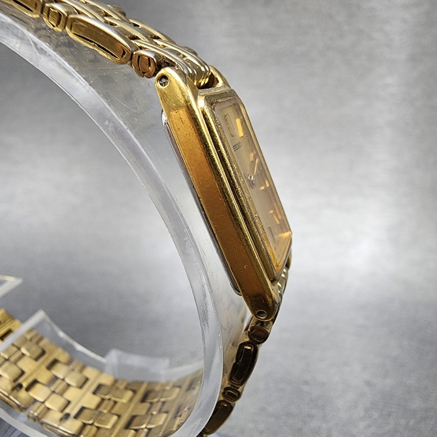Seiko Tank Watch Women 13mm Champagne Dial Gold Tone 2e207021 New Battery3