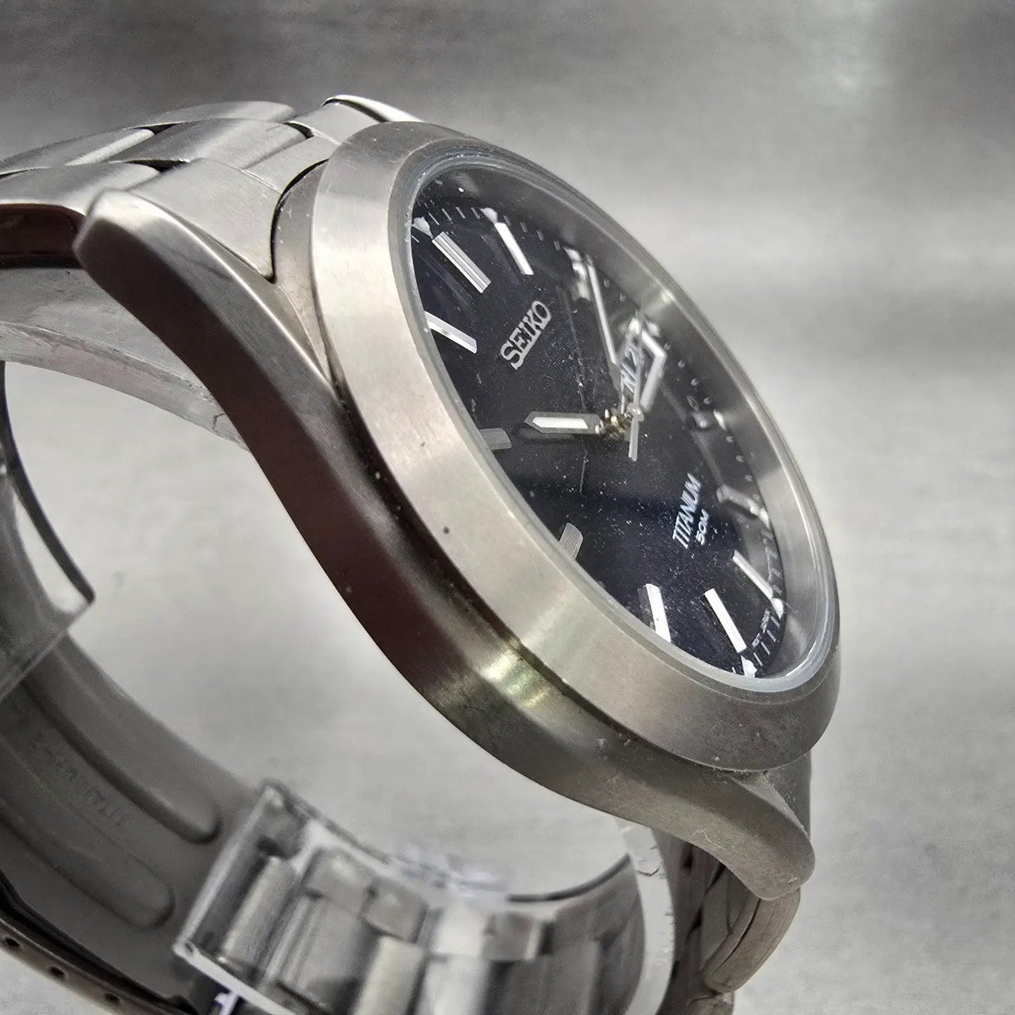 Seiko Titanium Watch Men 37mm Blue Dial Gray Tone Daydate Round 7N43-0AB0 NewBat3