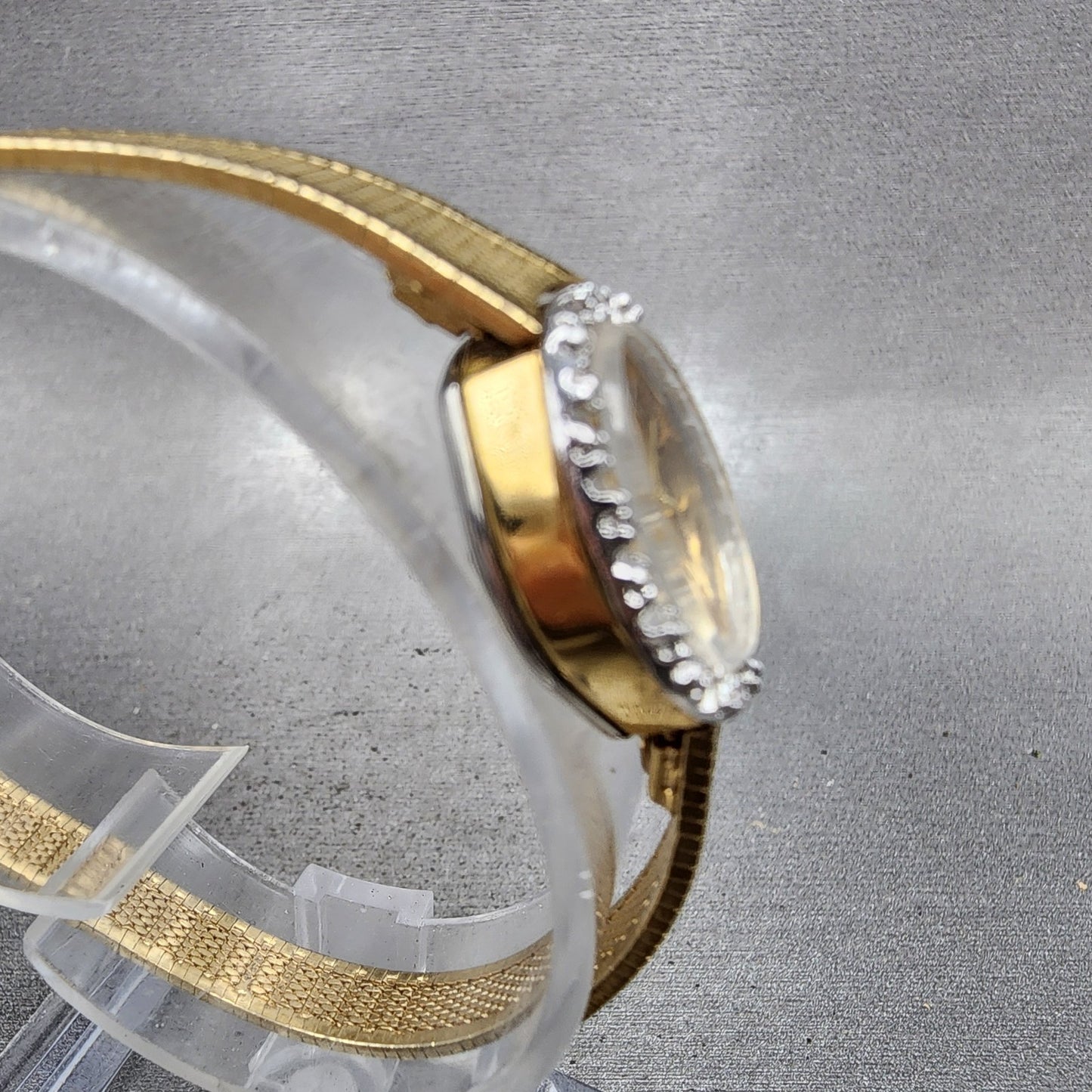 Gruen Watch Women 16mm Gold Dial Gold Tone Oval Diamond Bezel New Battery3
