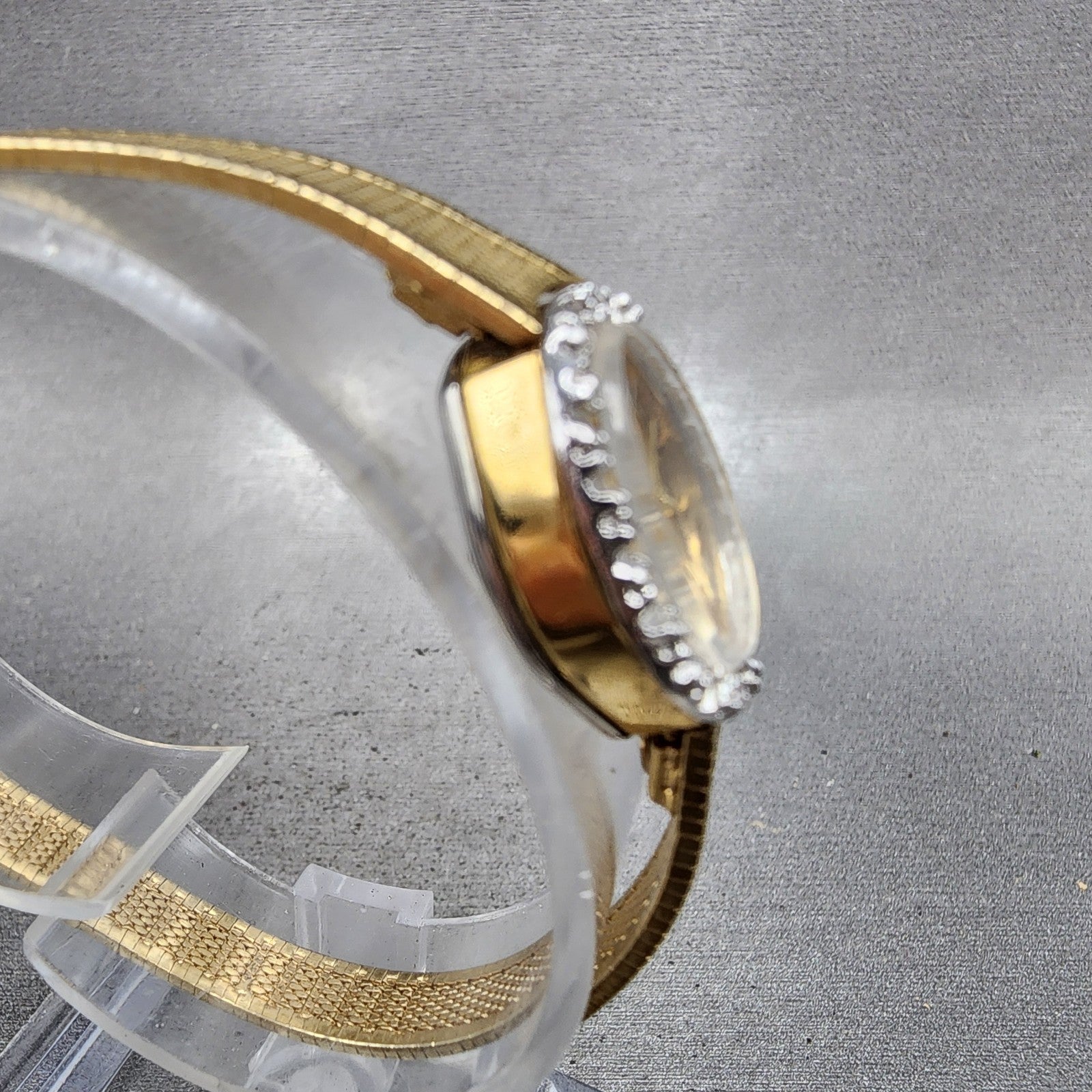 Gruen Watch Women 16mm Gold Dial Gold Tone Oval Diamond Bezel New Battery3