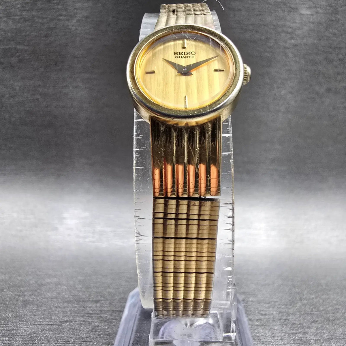 Seiko Watch Women 17mm Gold Dial Gold Tone Round 1E20-0069 New Battery Vintage5