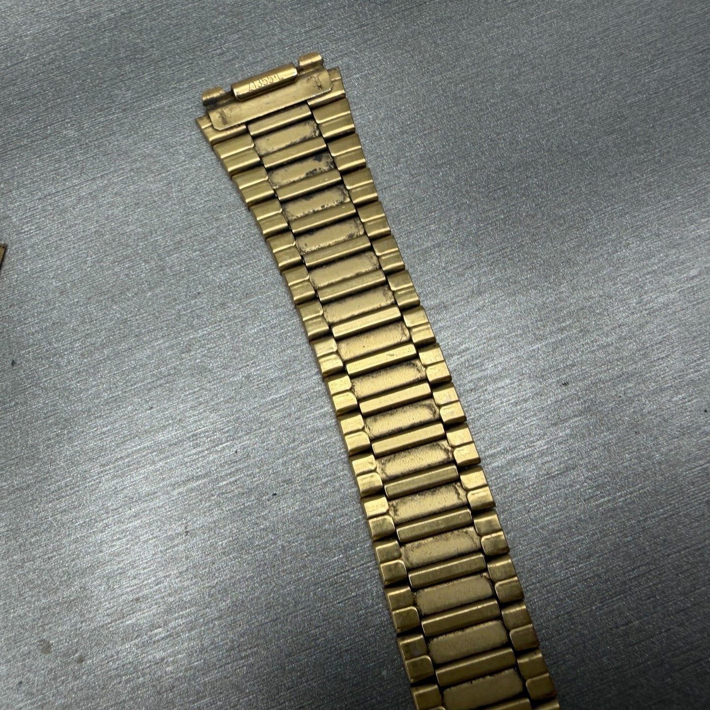 Seiko Bracelet 18mm Gold Tone Stainless Steel MISSING A PIECE Z1355L VTG8
