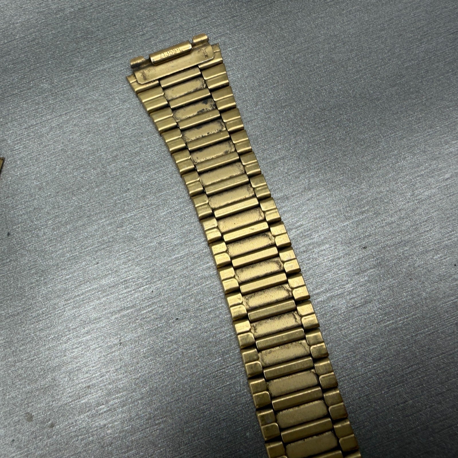Seiko Bracelet 18mm Gold Tone Stainless Steel MISSING A PIECE Z1355L VTG8