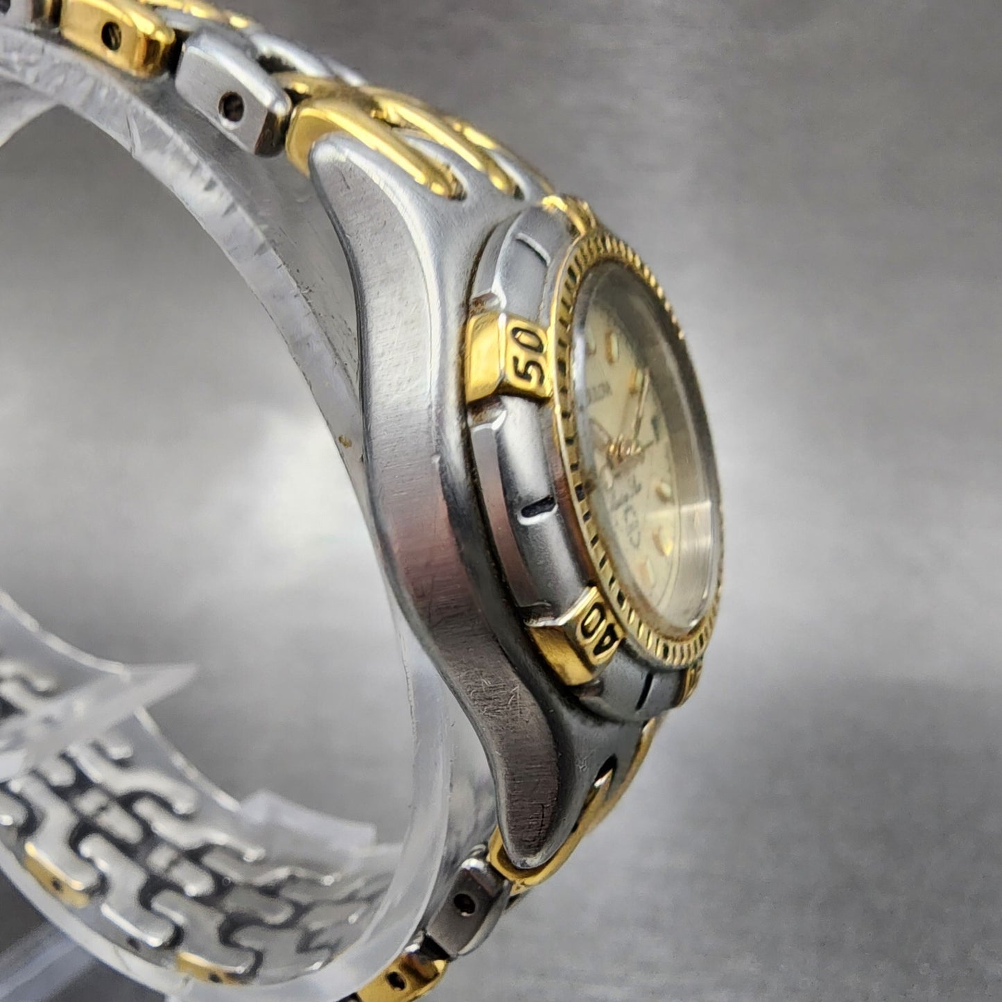 Bulova Marine Star Dive Watch Women 25mm Cream Dial Two Tone Date Round New batt3