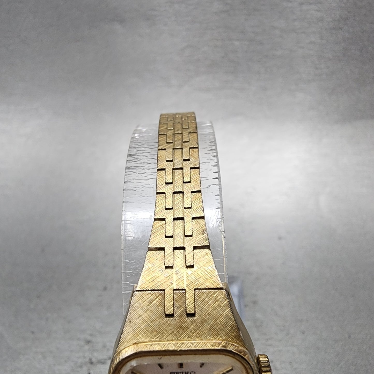 Seiko Special Watch Women 20mm Silver Dial Gold Tone Manual 11403240 Runs4