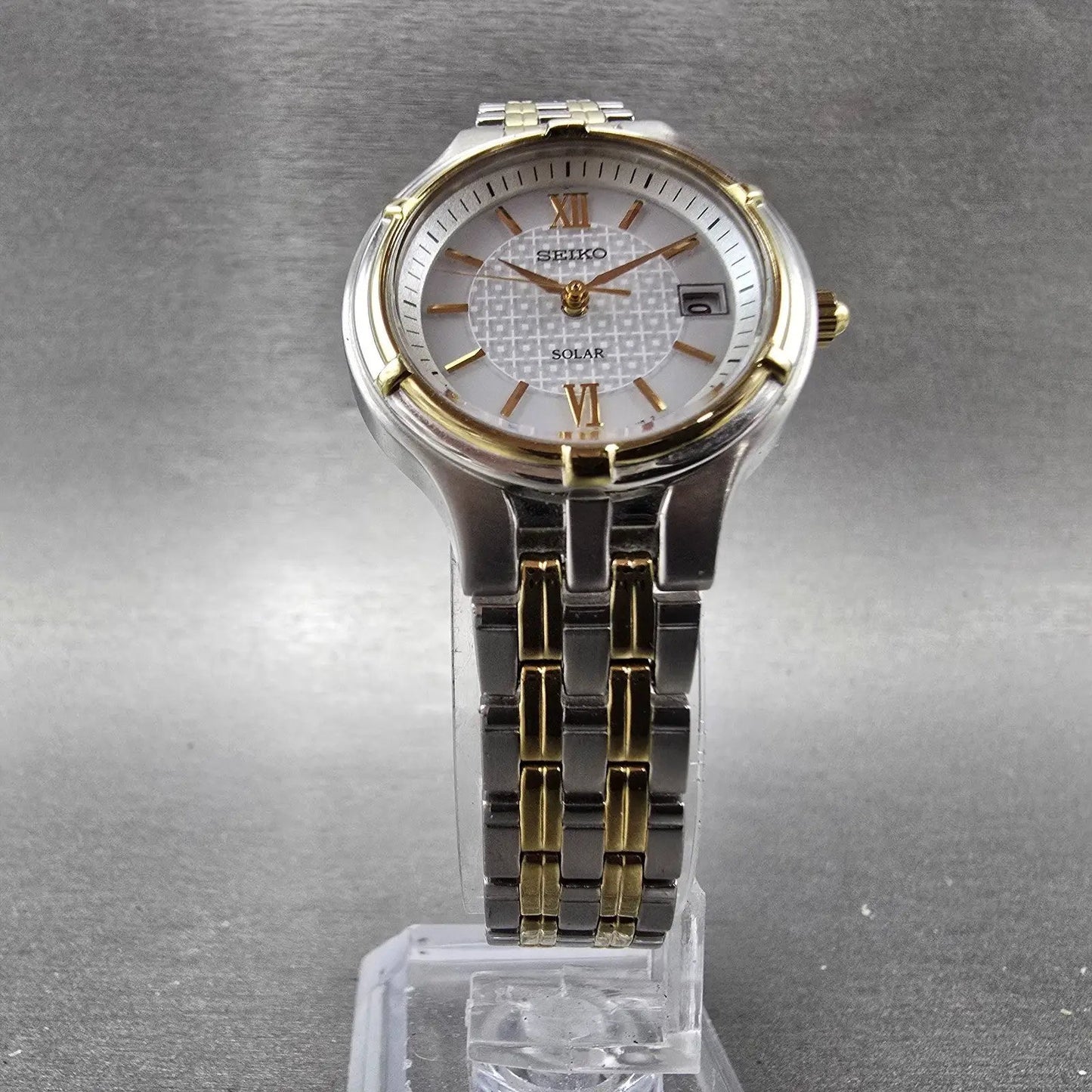 Seiko Solar Watch Women 28mm White Dial Two Tone Date Round V187-0AA0 Runs5