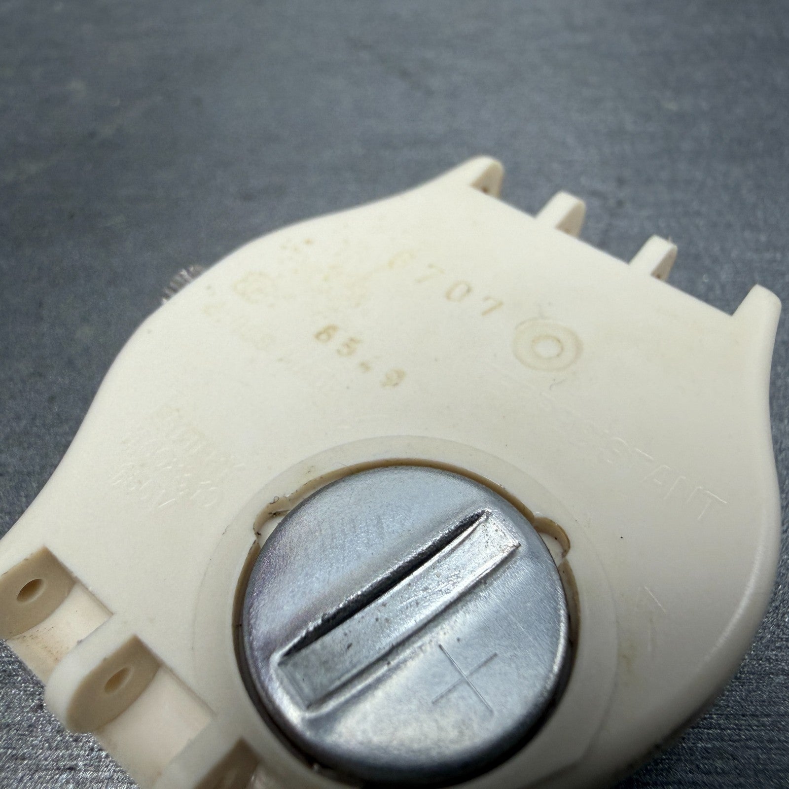 Swatch Screen Watch Men 34mm Beige Dial Beige Tone Round GW117 New battery6