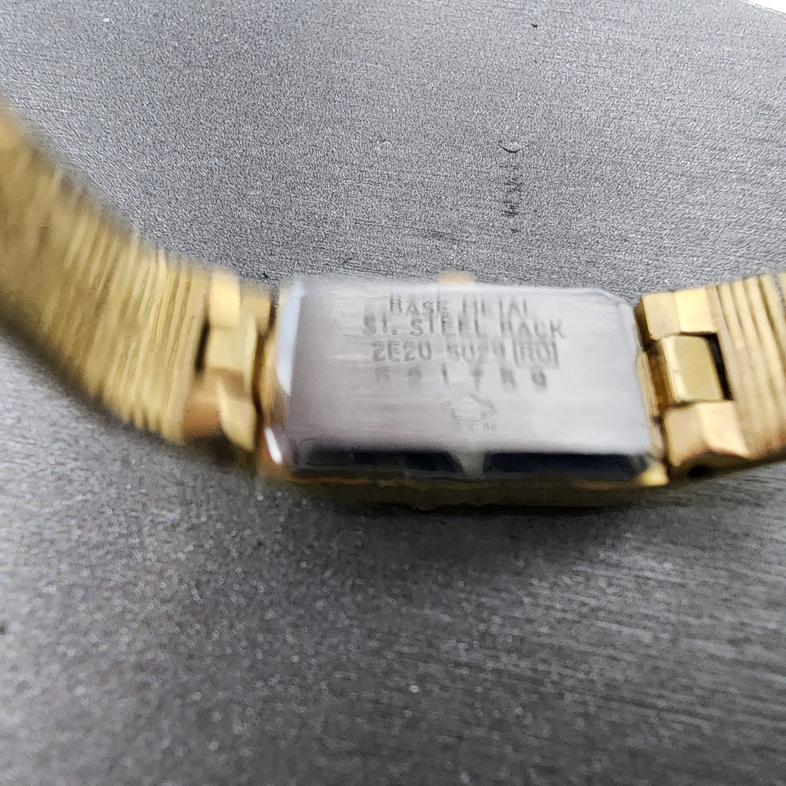 Seiko Tank Watch Women 12mm Champagne Dial Gold Tone 2e205029 New Battery9