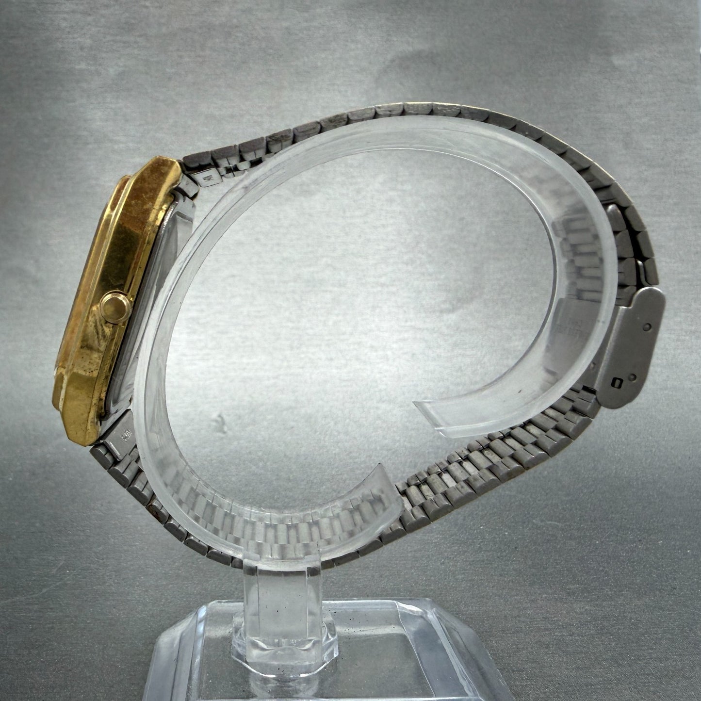 Casio MQ-518 Watch Men 30mm Champagne Dial Gold Tone Rectangle Daydate New BattF6