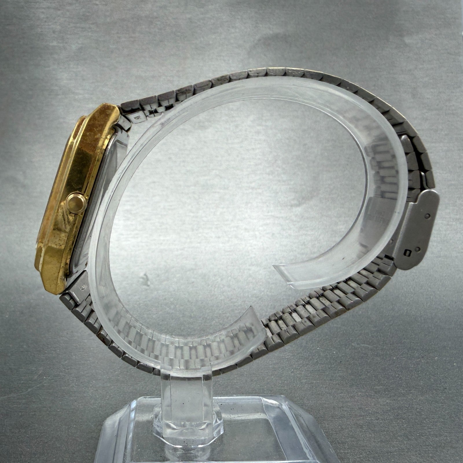 Casio MQ-518 Watch Men 30mm Champagne Dial Gold Tone Rectangle Daydate New BattF6