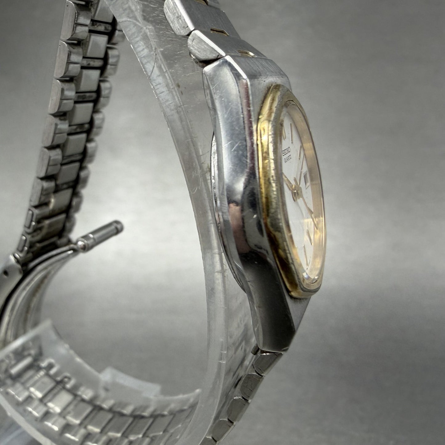 Seiko Watch Women 22mm White Dial Two Tone Date Round 2A22-0100 New Battery3