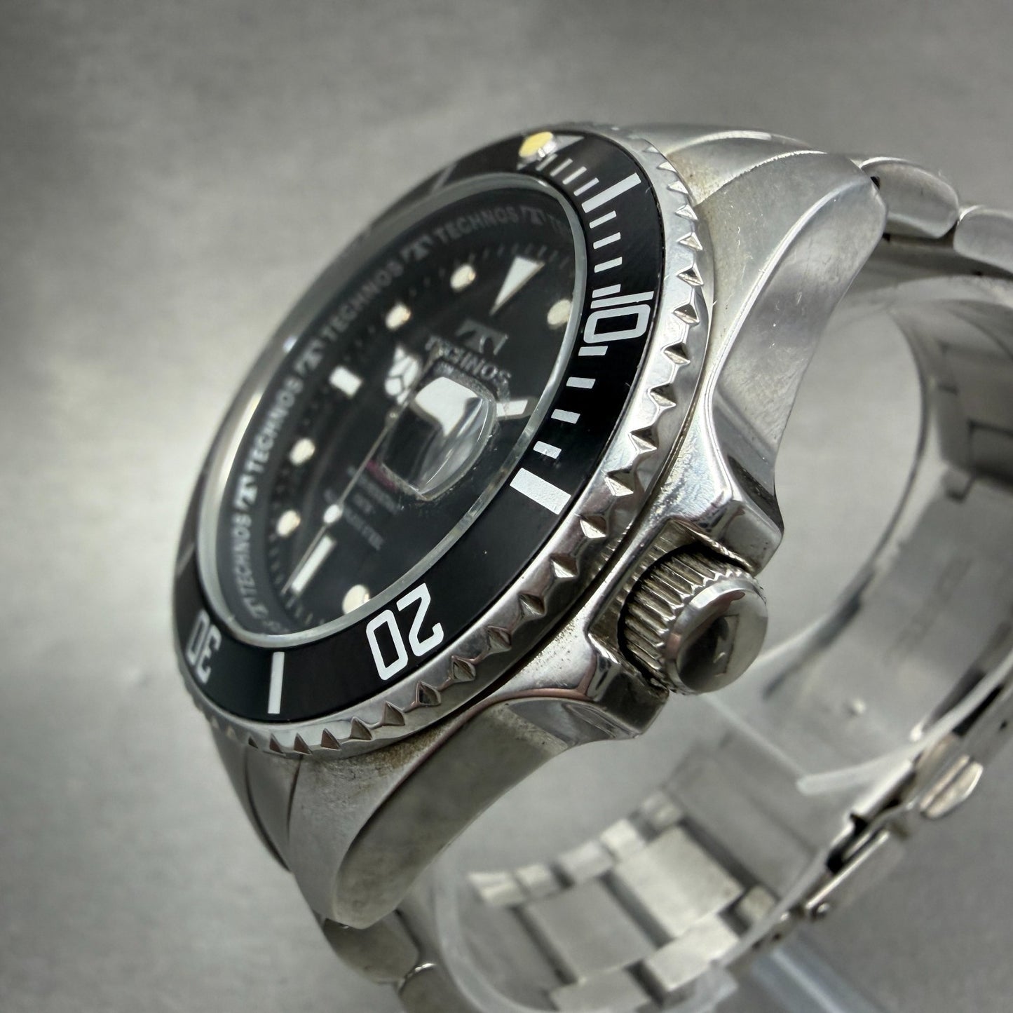 Technos Dive Watch Men 41mm Black Dial Silver Tone Round TAM629 New Battery BT52