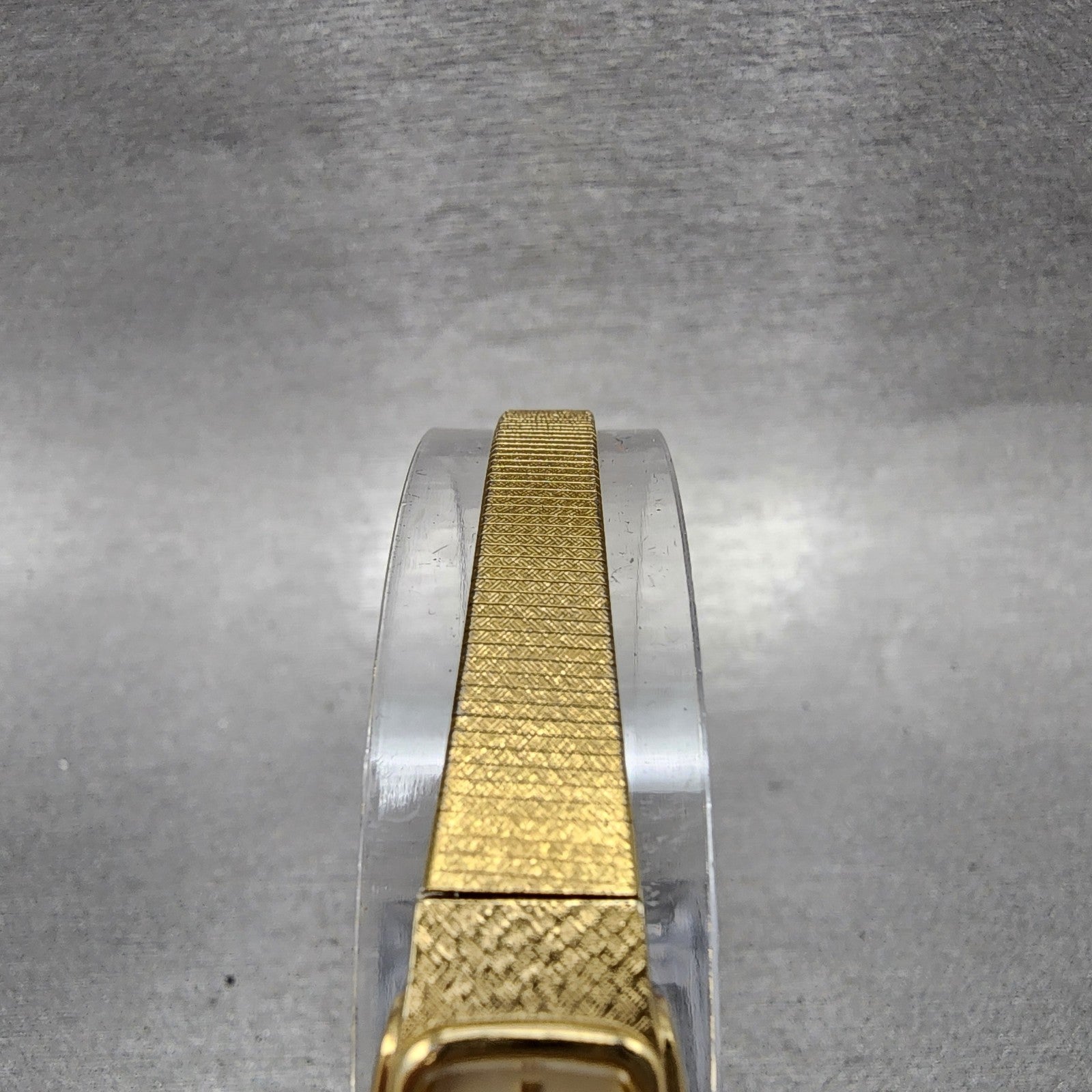 Seiko Tank Watch Women 13mm White Dial Gold Tone Rectangle 2e205010 New Battery4