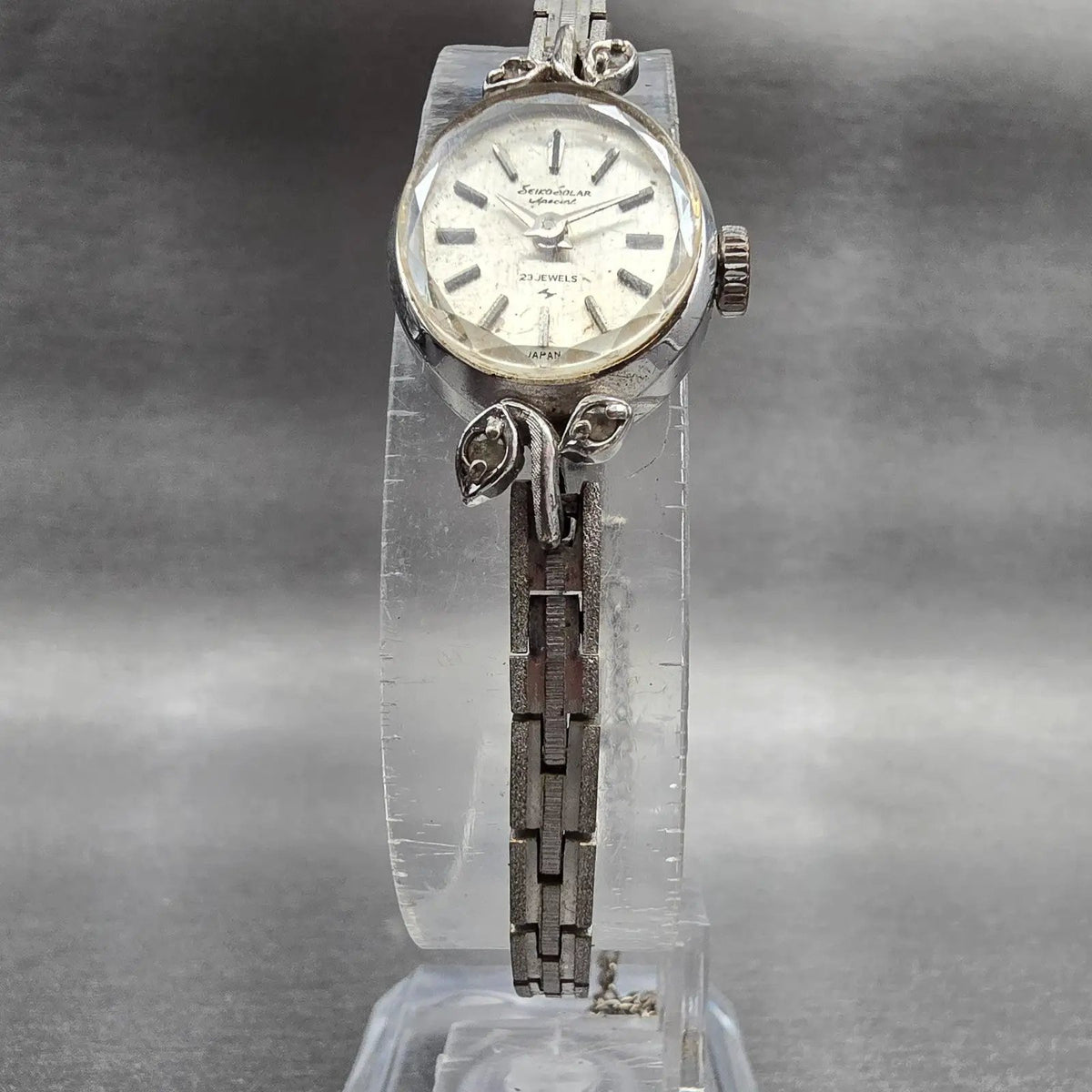 Seiko Solar Watch Women 15mm Silver Dial Silver Tone Oval 1040-7080 Manual Wind5