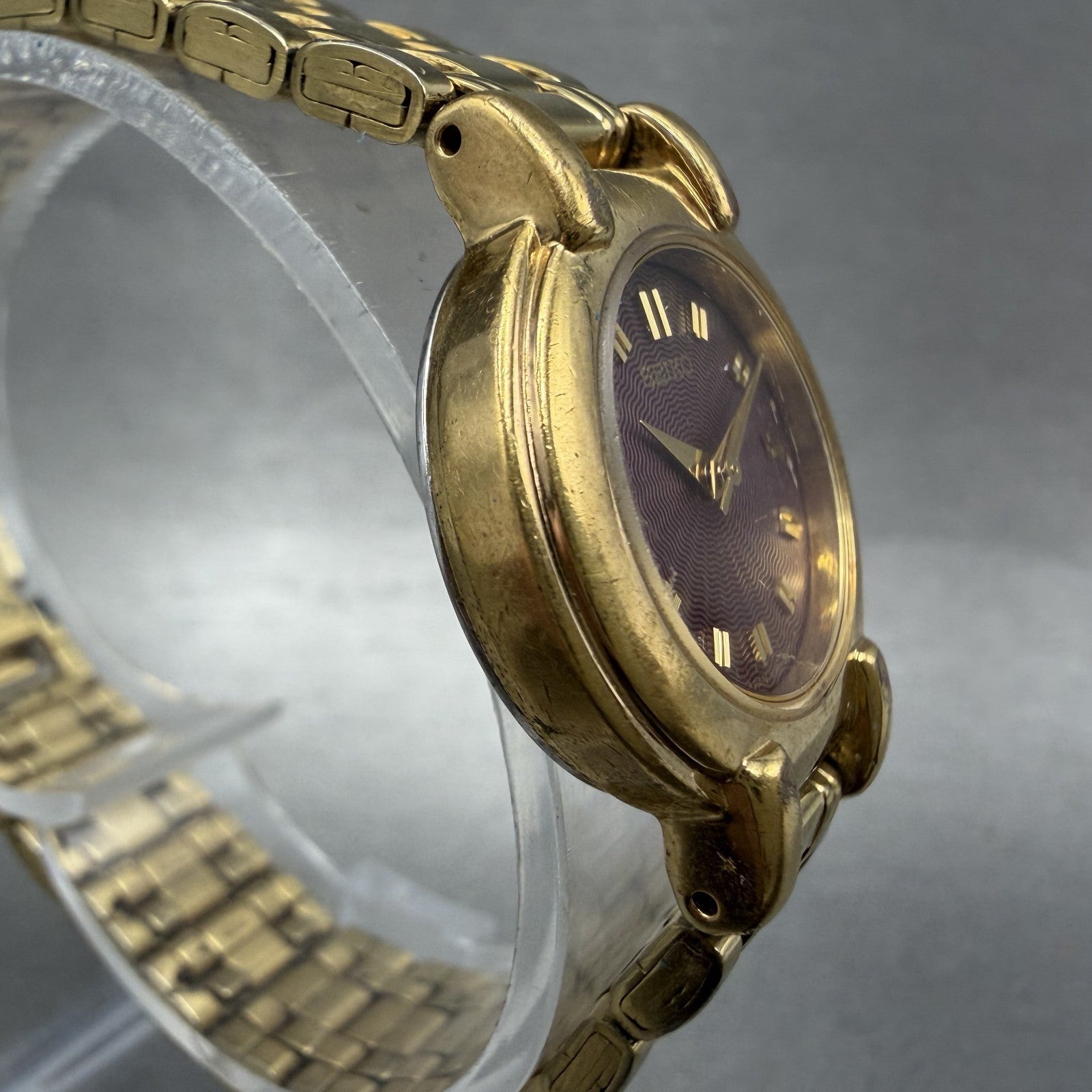 Seiko Watch Women 24mm Red Dial Gold Tone Round Vintage V701-1781 New Battery3