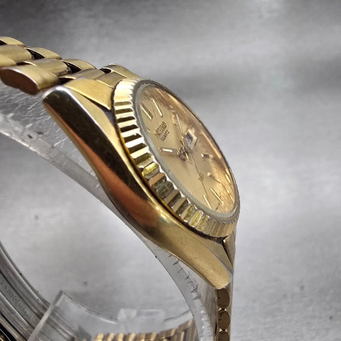 Seiko SQ Watch Women 24mm Gold Dial Gold Tone Daydate Round 3E23-0A60 New Batt G3