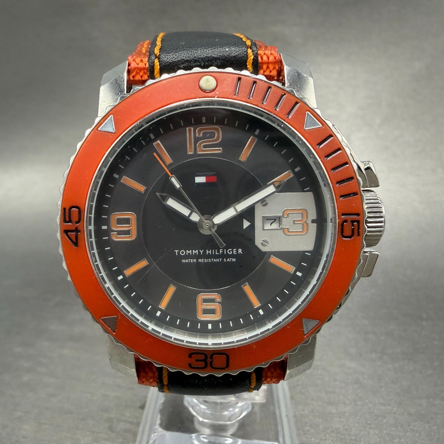 Tommy Hilfiger Dive Watch Men 43mm Black Dial Steel Date Round New Battery0