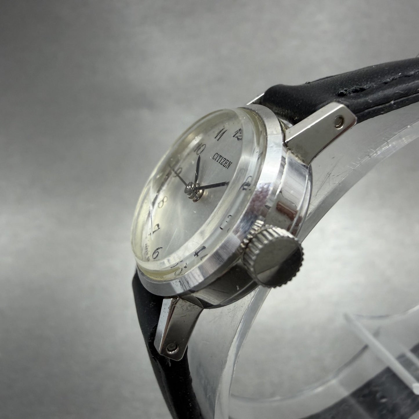 Citizen Watch Women 20mm Silver Dial Silver Tone Round Manual Wind Runs VTG2