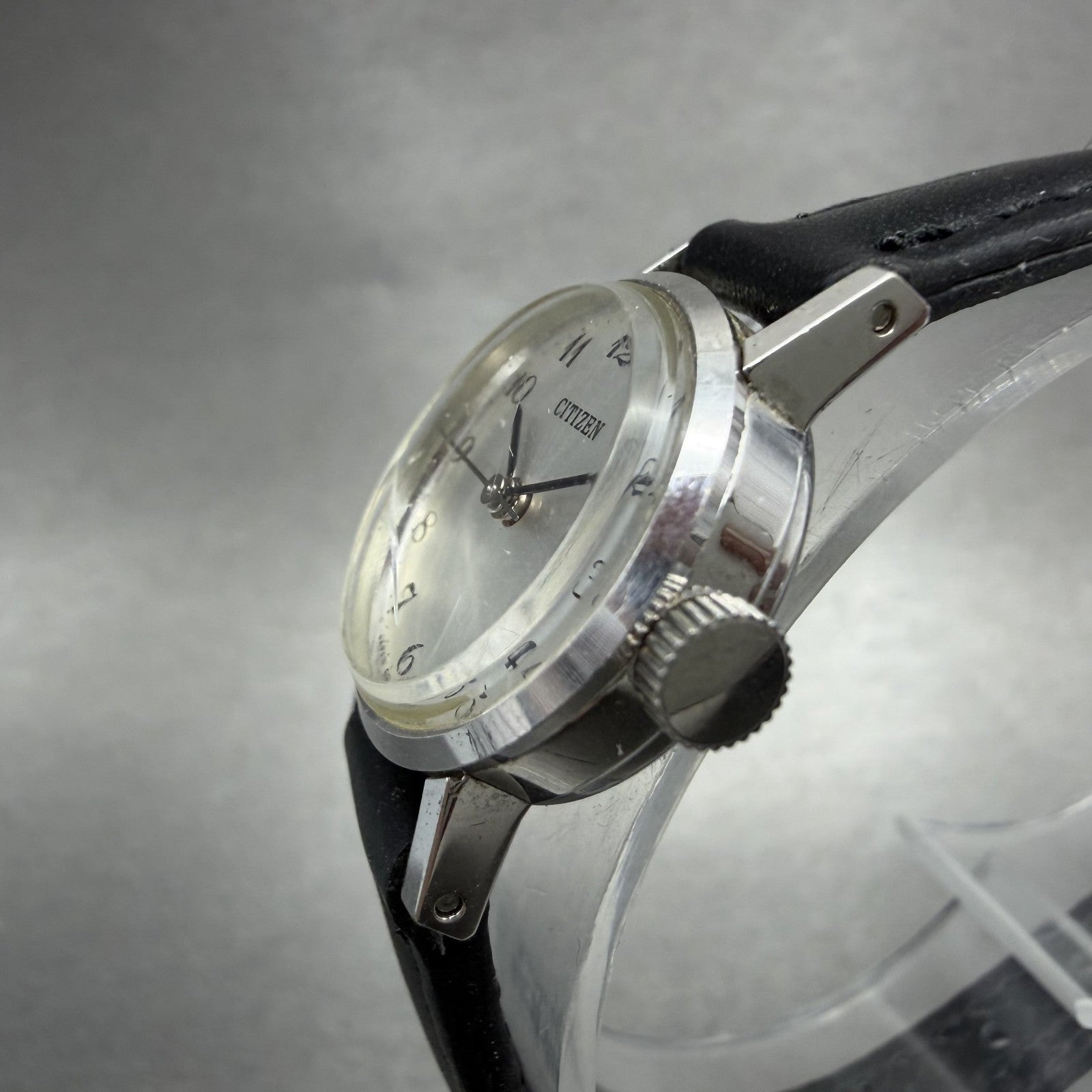 Citizen Watch Women 20mm Silver Dial Silver Tone Round Manual Wind Runs VTG2