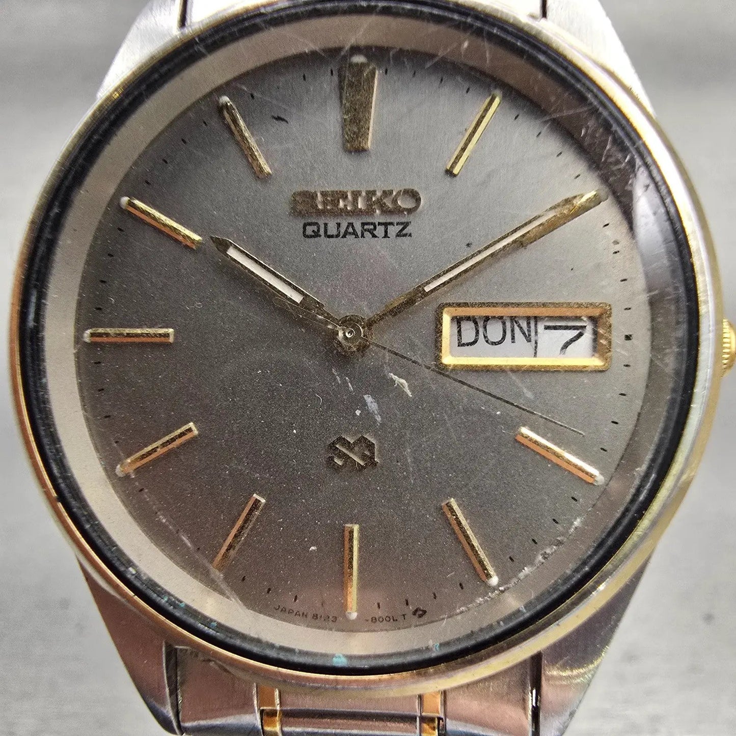 Seiko SQ Watch Men 34mm Gray Dial Two Tone Daydate Round 8123-8000 New Battery1