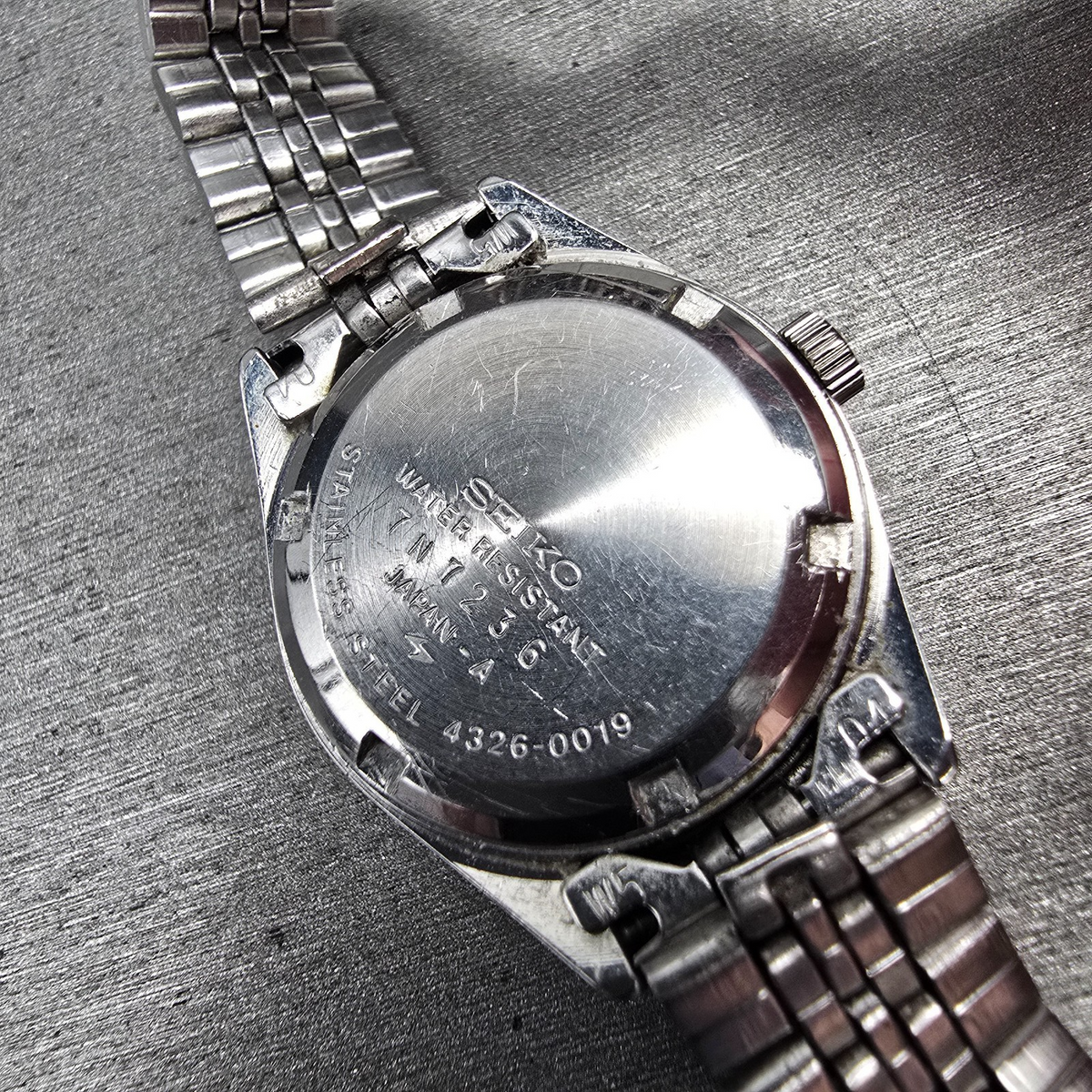 Seiko SQ Watch Women 24mm Silver Dial Silver Tone Daydate 4326-0019 New Battery10
