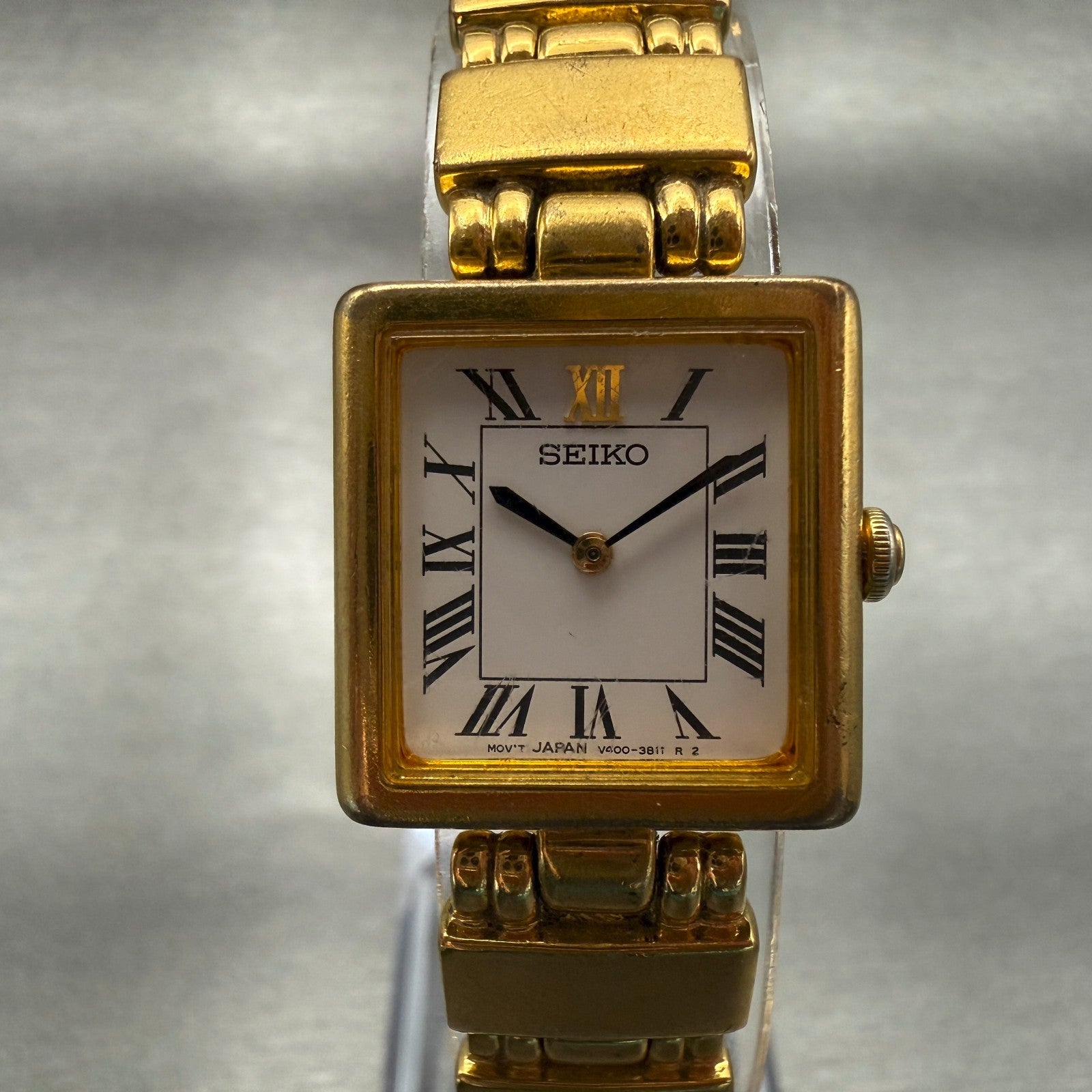 Seiko Watch Women 19mm White Dial Gold Tone Square V400-6280 New Battery0