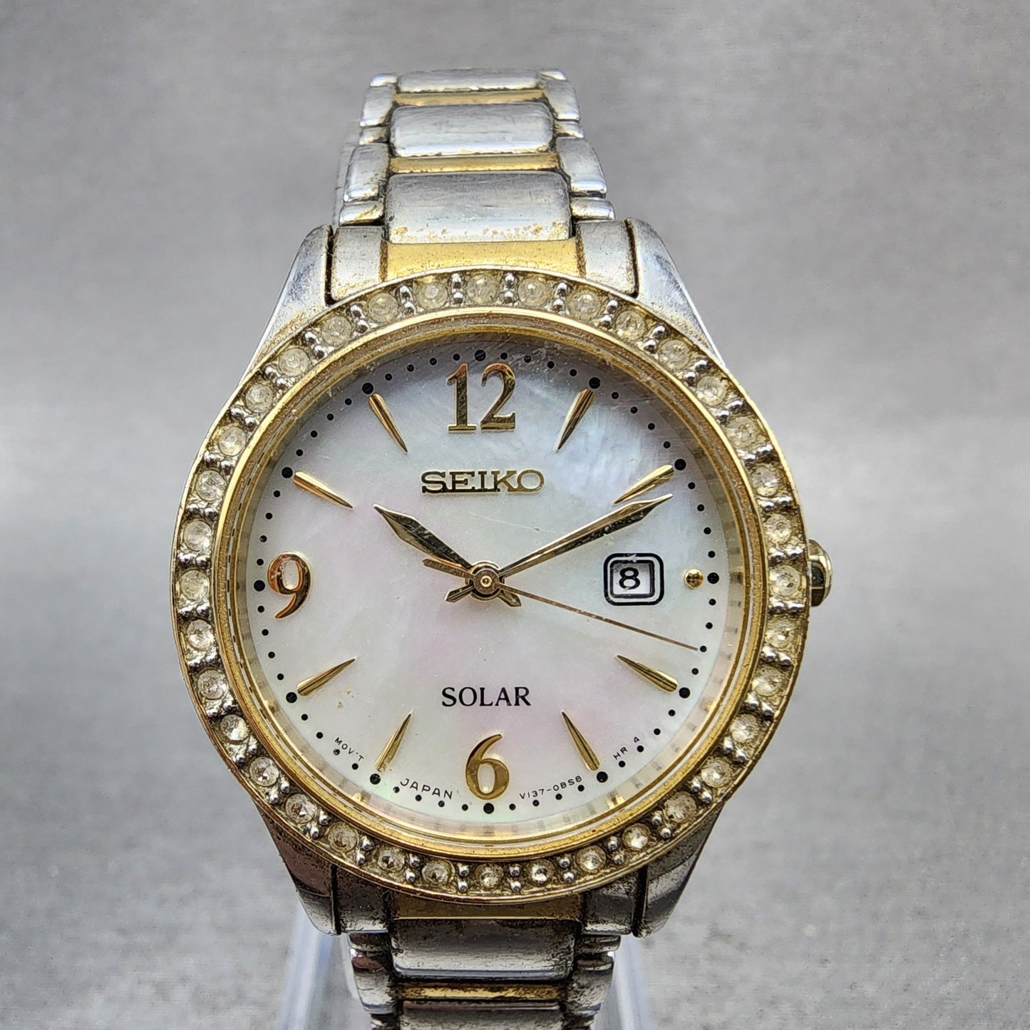 Seiko Solar Watch Women 28mm MOP Dial Two tone Date Round V1370AA0 Runs0