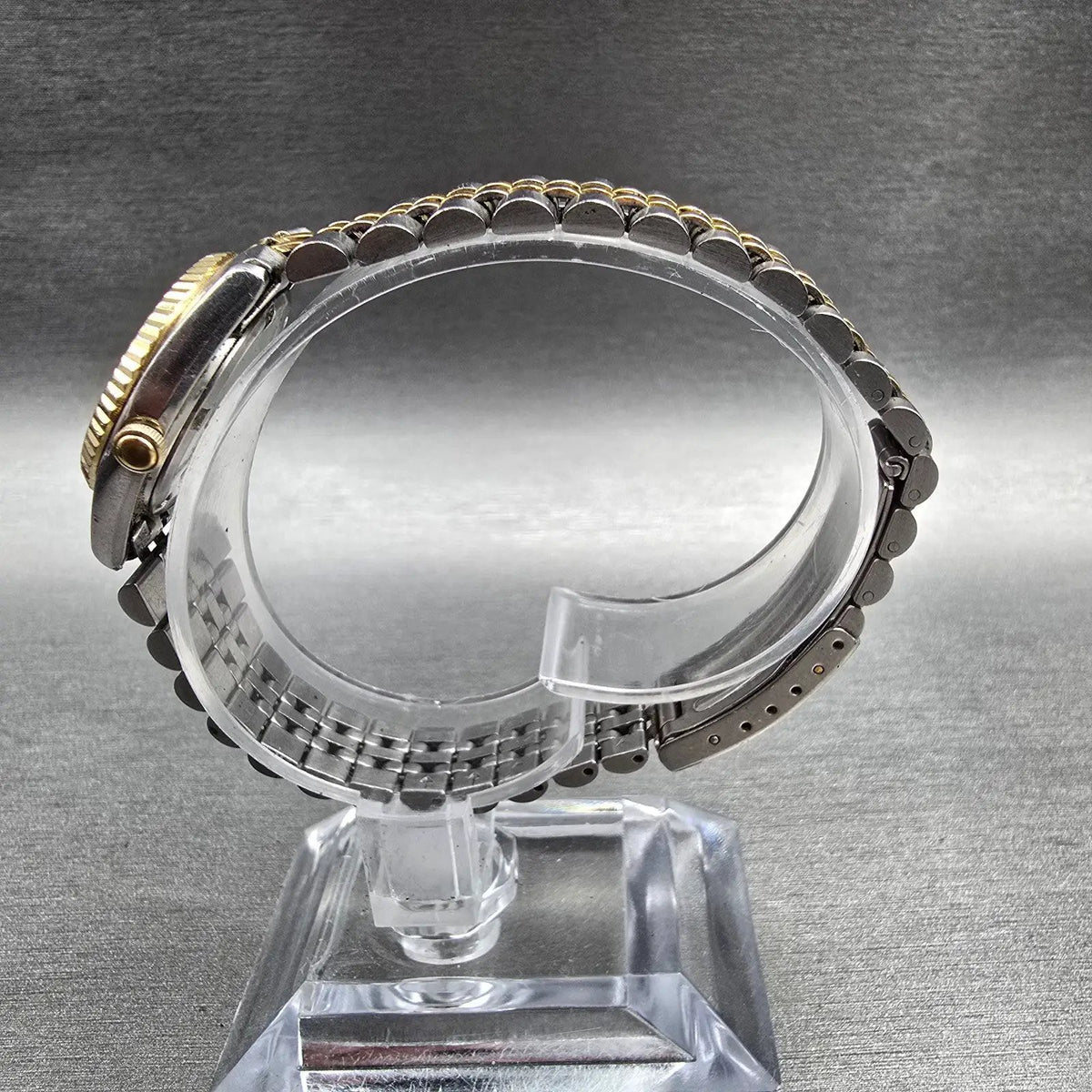 Seiko SQ Watch Women 24mm Gold Dial Two Tone Daydate Round 3E23-0A69 New Batt 1K6