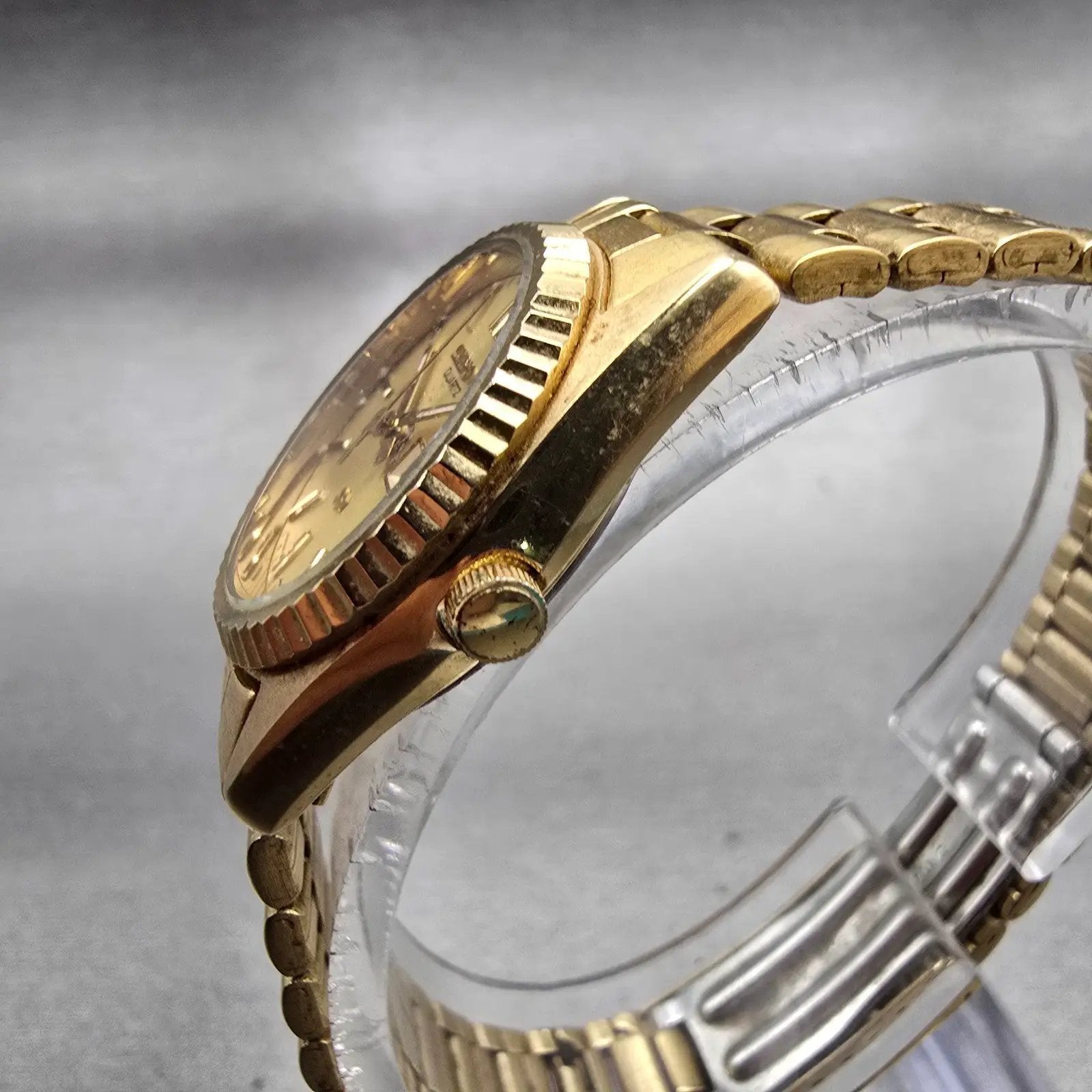 Seiko SQ Watch Women 24mm Gold Dial Gold Tone Daydate Round 3E23-0A69 New Batt2