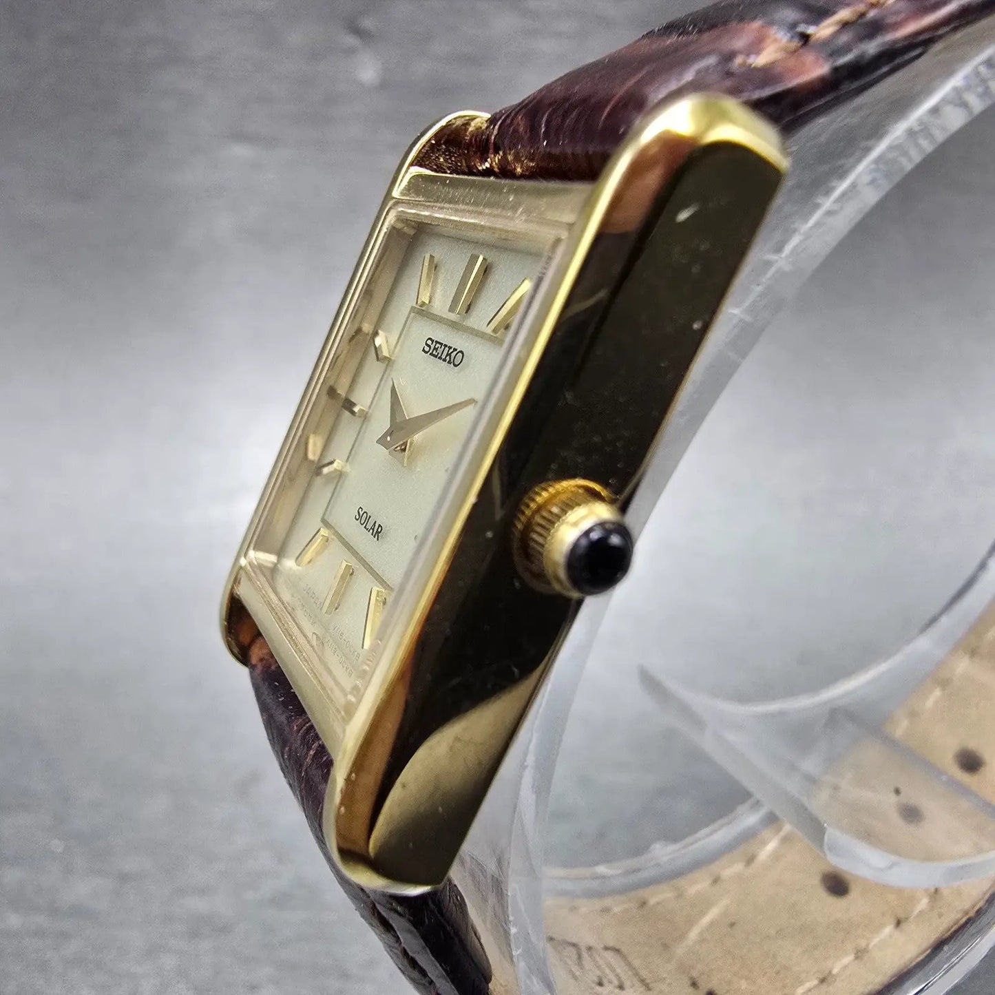 Seiko Solar Tank Watch Women 18mm Champagne Dial Gold Tone V115-0BD0 Runs2