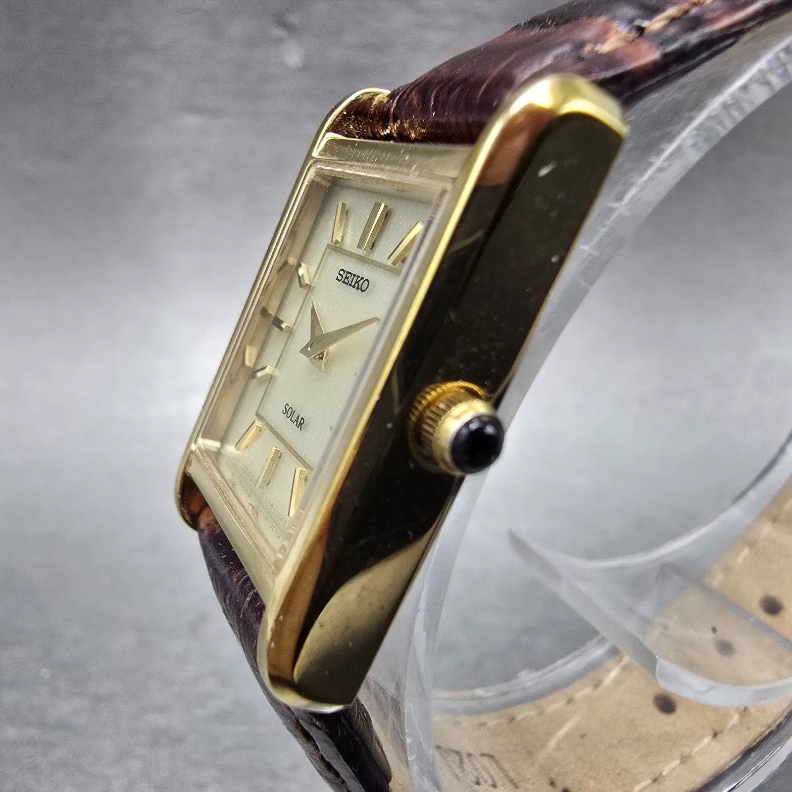 Seiko Solar Tank Watch Women 18mm Champagne Dial Gold Tone V115-0BD0 Runs2
