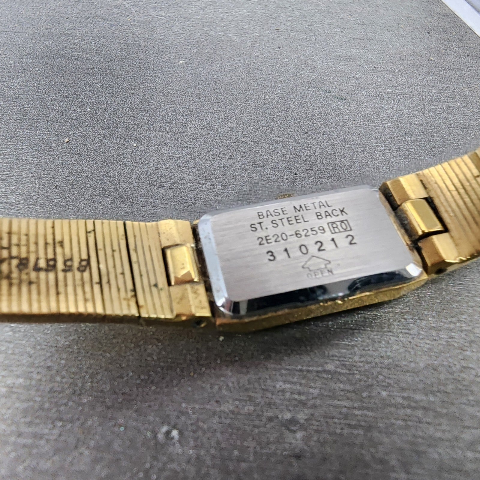 Seiko Tank Watch Women 12mm Champagne Dial Gold Tone 2e206259 New Battery9