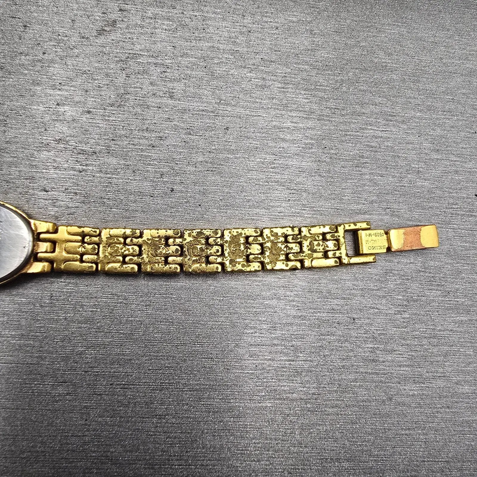 Seiko Watch Women 17mm White Dial Gold Tone Oval V400-1019 New Battery Vintage12