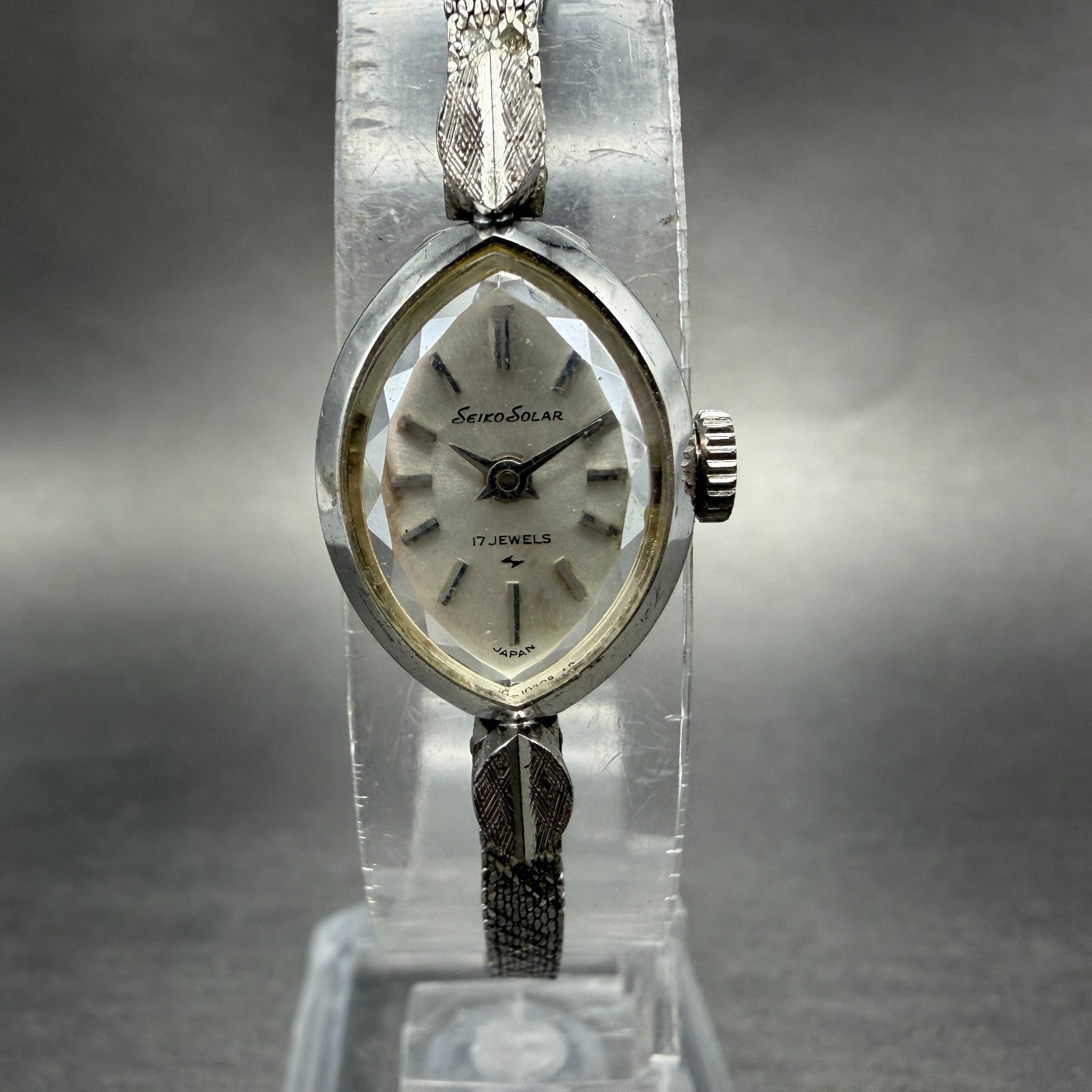 Seiko Solar Watch Women 15mm Silver Dial Silver Tone Oval Manual 10-7780 Runs0