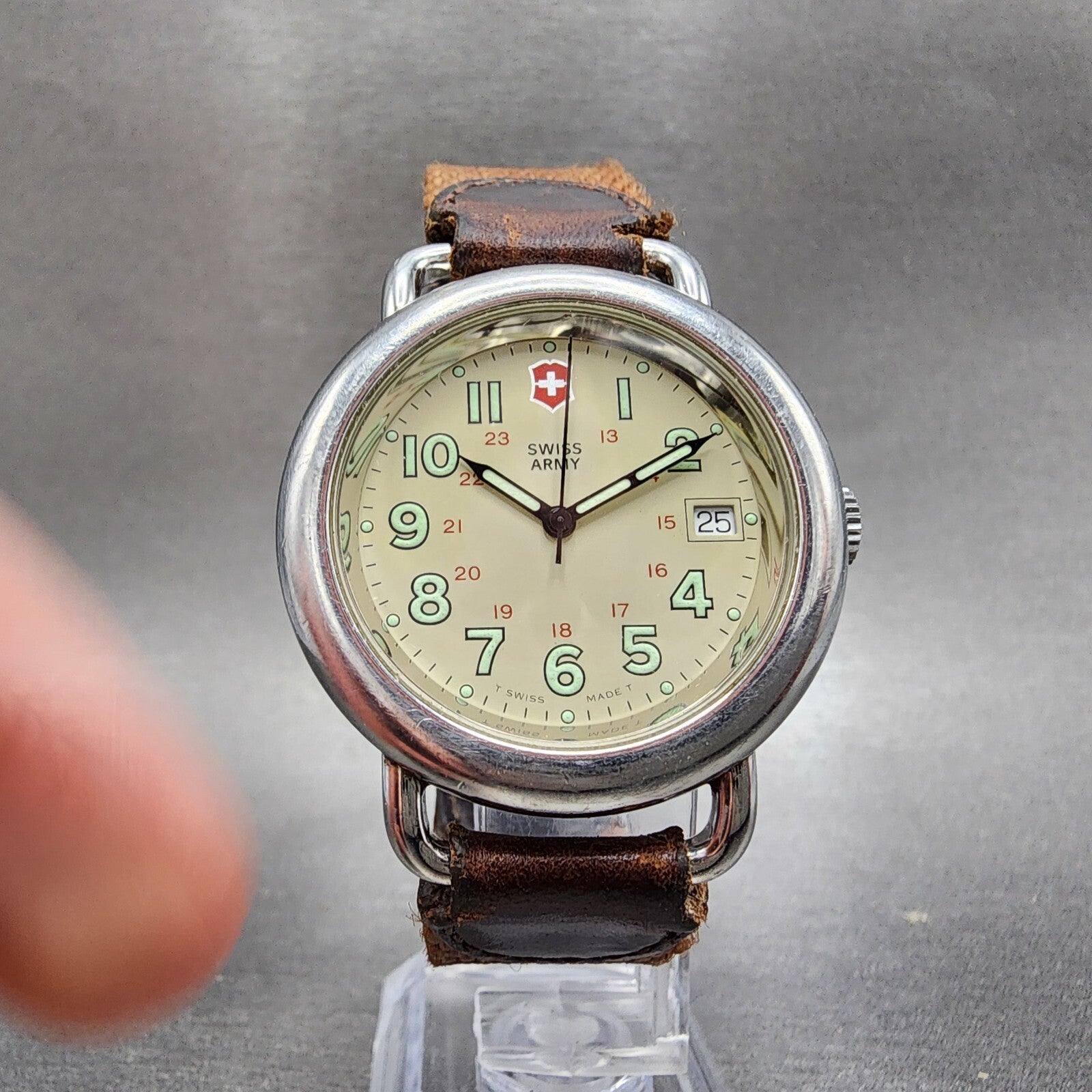 Victorinox Swiss Army Cavalry Watch Men 37mm Cream Dial Silver Tone Date NewBatt5