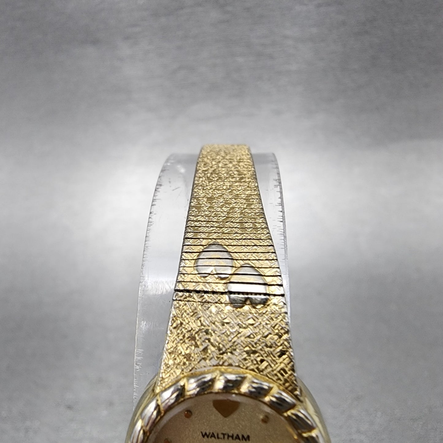 Waltham Watch Women 18mm Champagne Dial Gold Tone Oval 6L32 New Battery Hearts4