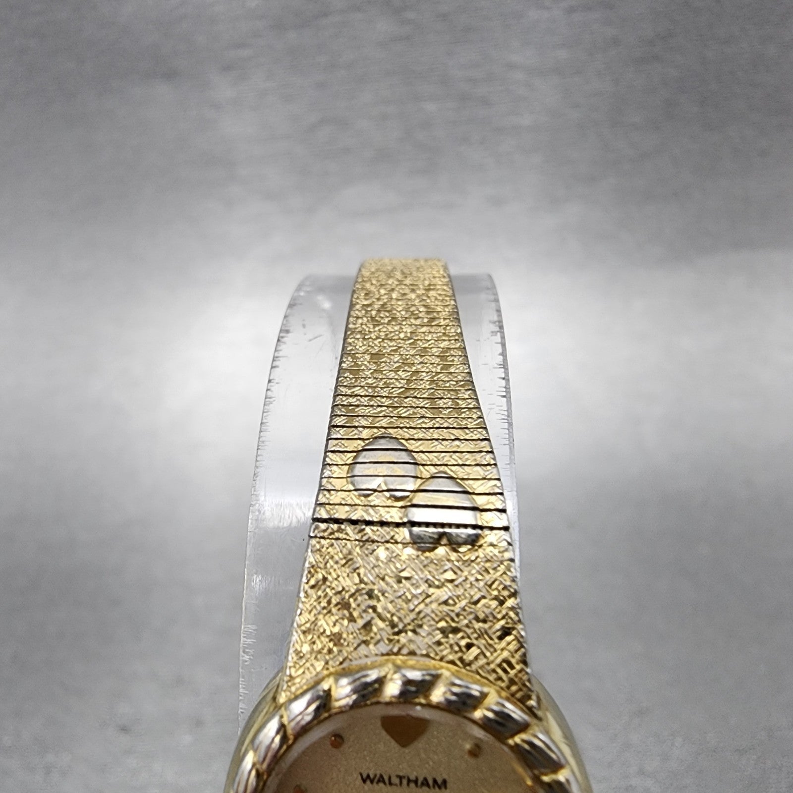 Waltham Watch Women 18mm Champagne Dial Gold Tone Oval 6L32 New Battery Hearts4