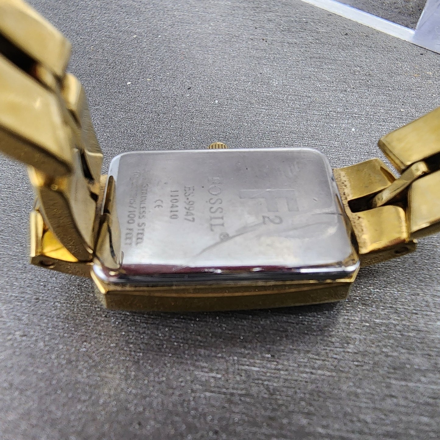Fossil Tank Watch Women 17mm Silver Dial Gold Tone Rectangle ES9947 New Battery9