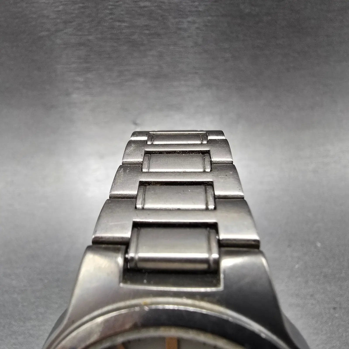 Seiko Solar Watch Men 35mm Gray Dial Titanium Date Round V145-0D60 Runs JDM4