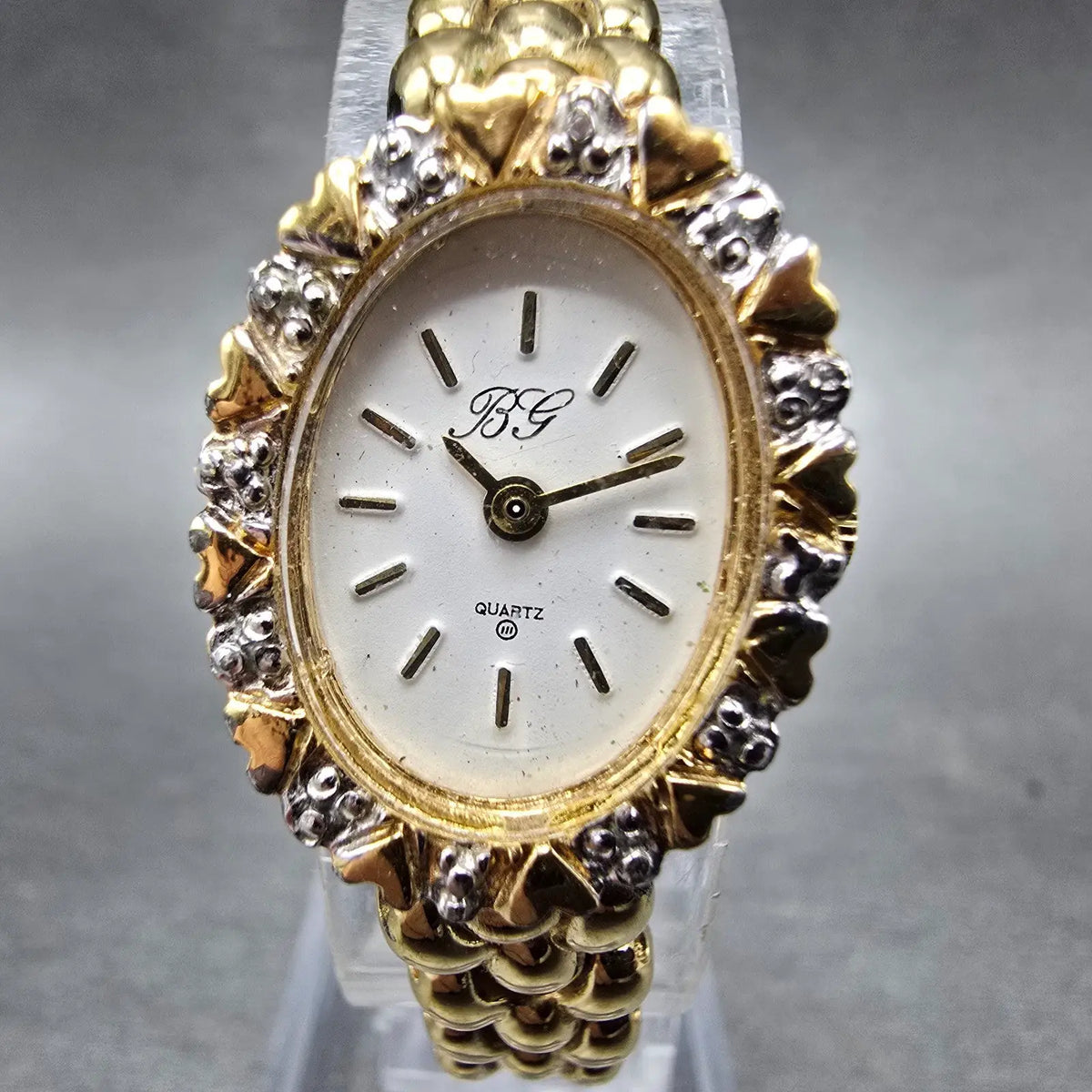 Unbranded Watch Women 17mm White Dial Gold Tone Gem Set Bezel Oval New Battery0