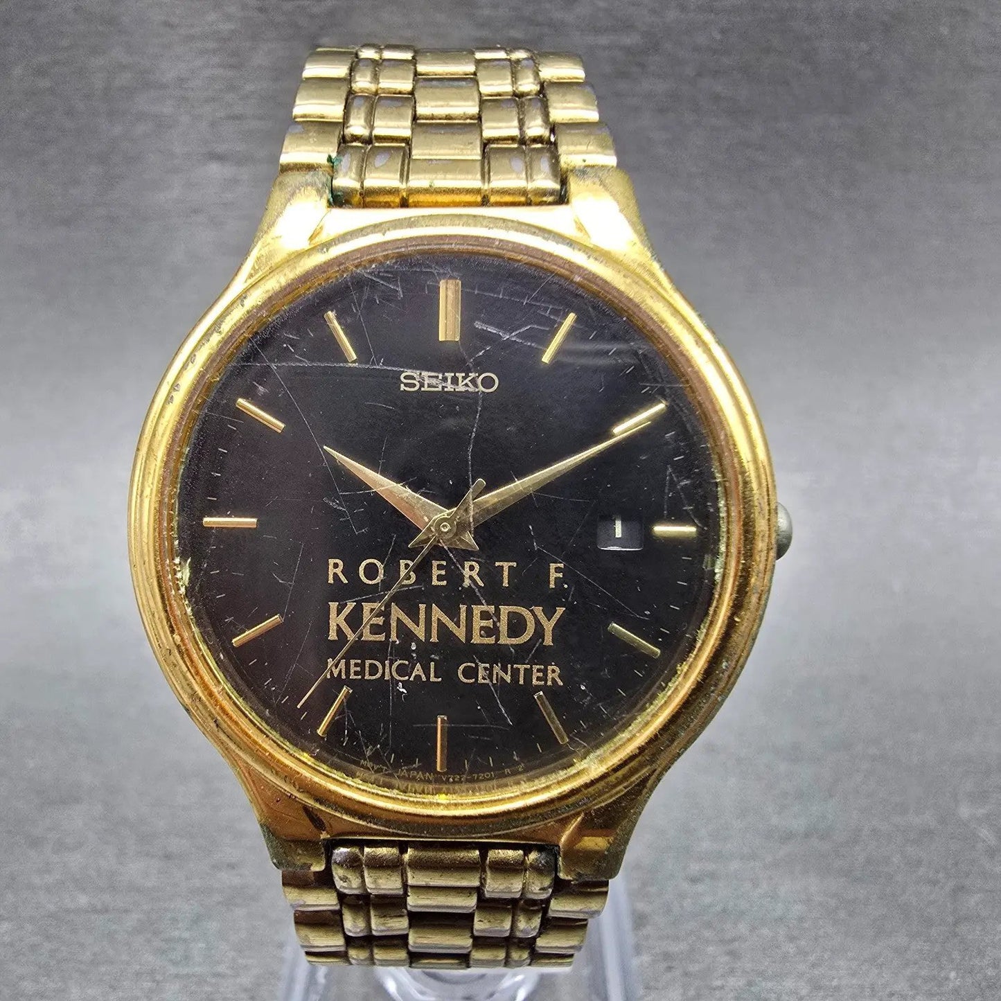 Seiko Watch Men 33mm Black Dial Gold Tone Date Round V722-7051 PARTS Vintage0