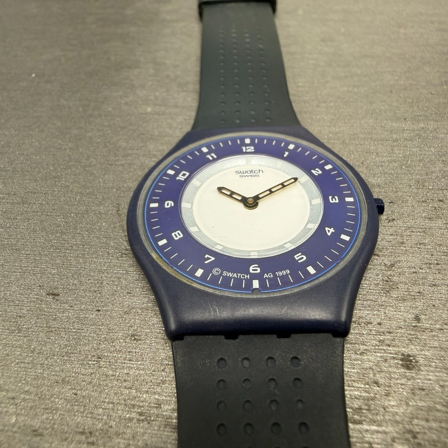Swatch Skin Monoblue Watch Men 34mm White Dial Blue Tone Round SFN100 New Batt2