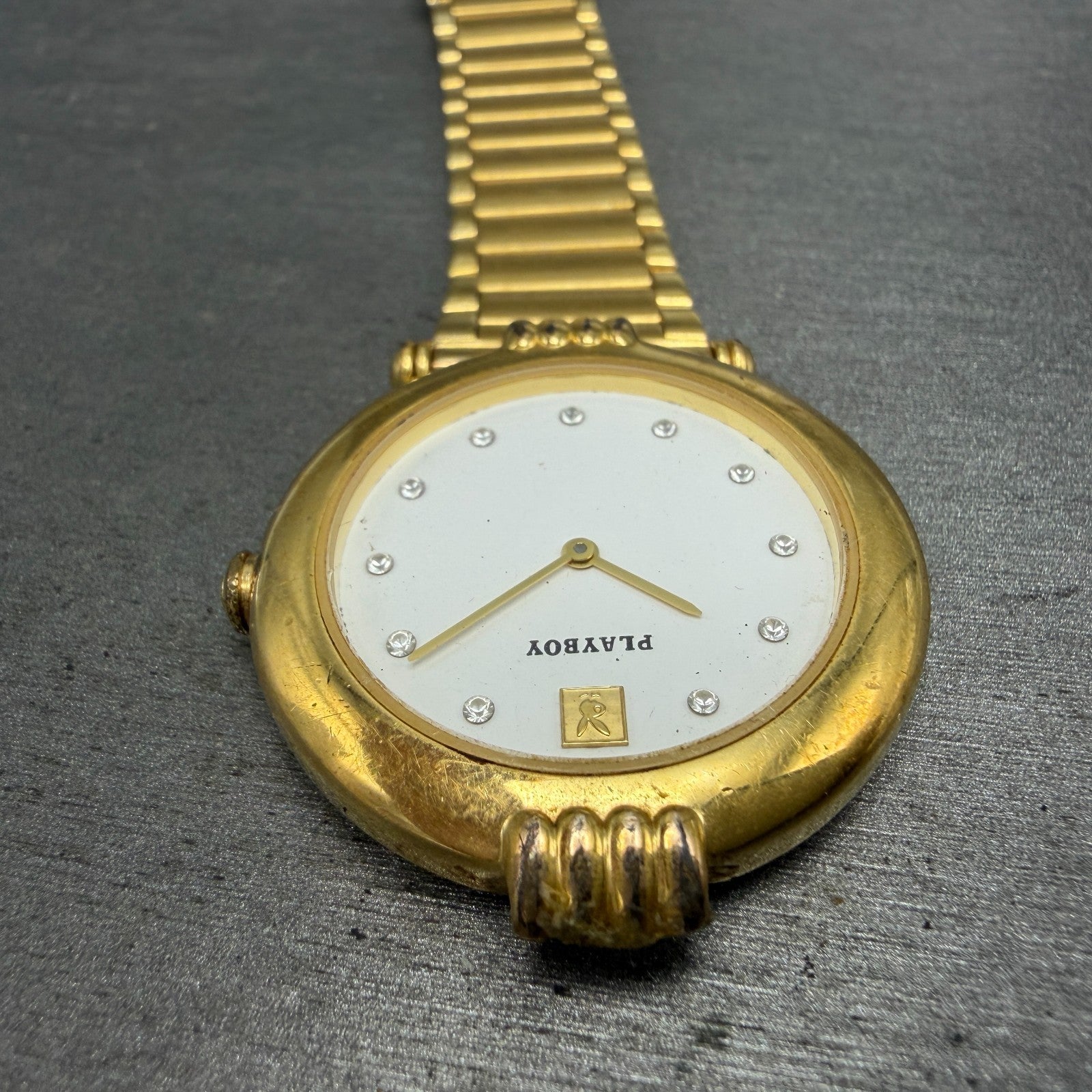 Playboy Watch Men 34mm White Dial Gold Tone Round 5307 BROKEN BAND New battery4