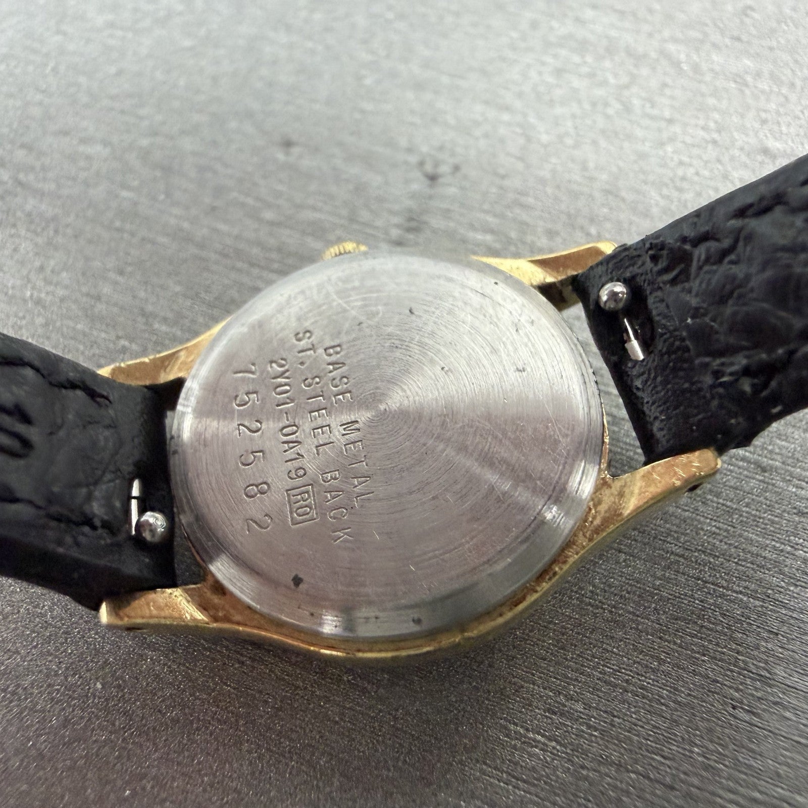 Seiko Watch Women 20mm Champagne Dial Gold Tone Round 2Y01-0A19 New Battery VTG9