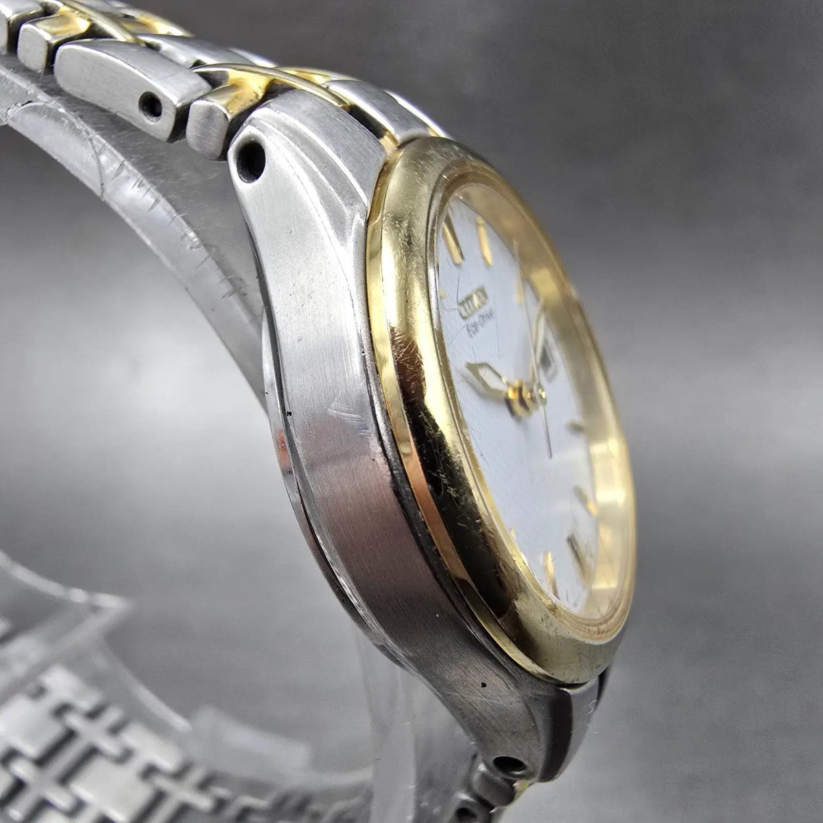 Citizen Eco-0Drive Watch Women 25mm White Dial Two Tone Date E011-S049571 Runs J3