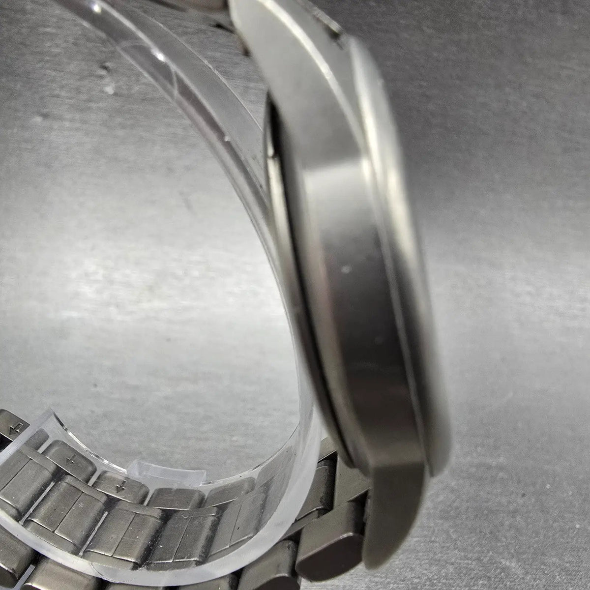 Wenger SAK Design GMT Watch Men 37mm black Dial Titanium Date 097.0665 PARTS4